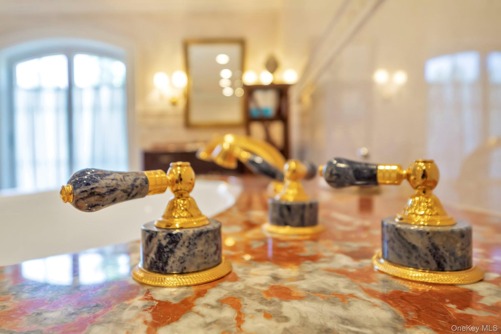 1111 Stoddart Court, Locust Valley, NY 11560