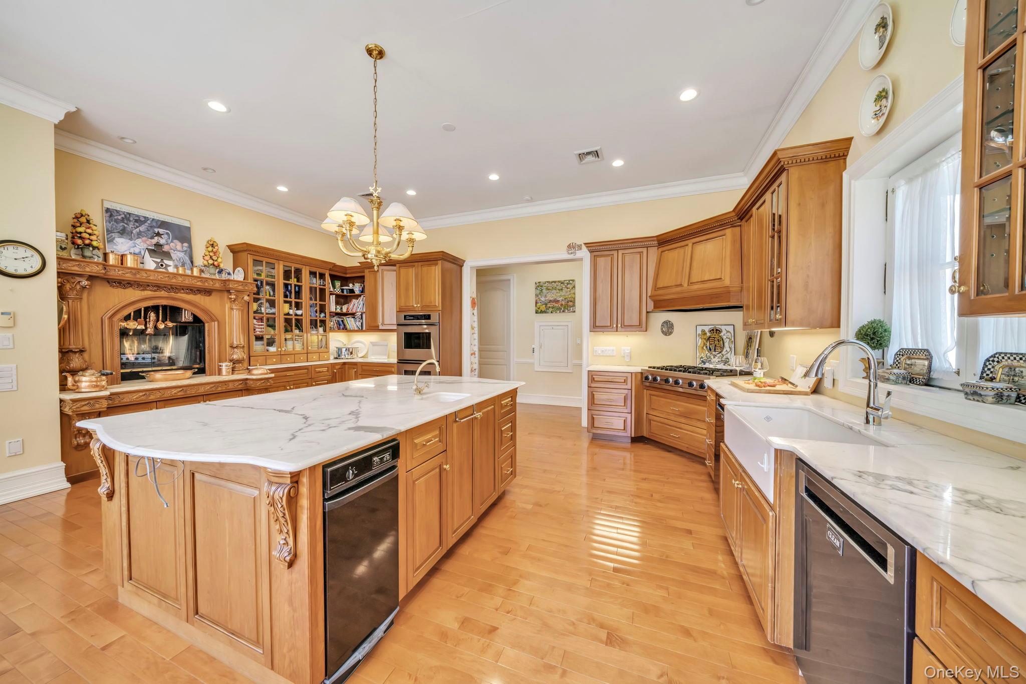 1111 Stoddart Court, Locust Valley, NY 11560