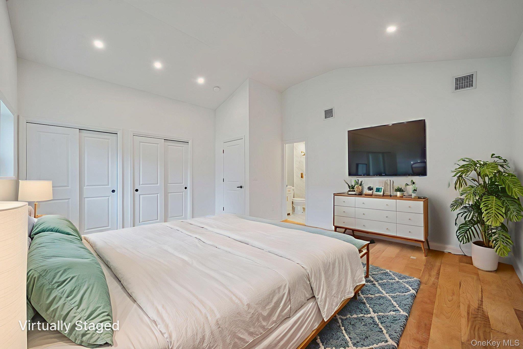 220 Peekskill Avenue, Medford, NY 11763