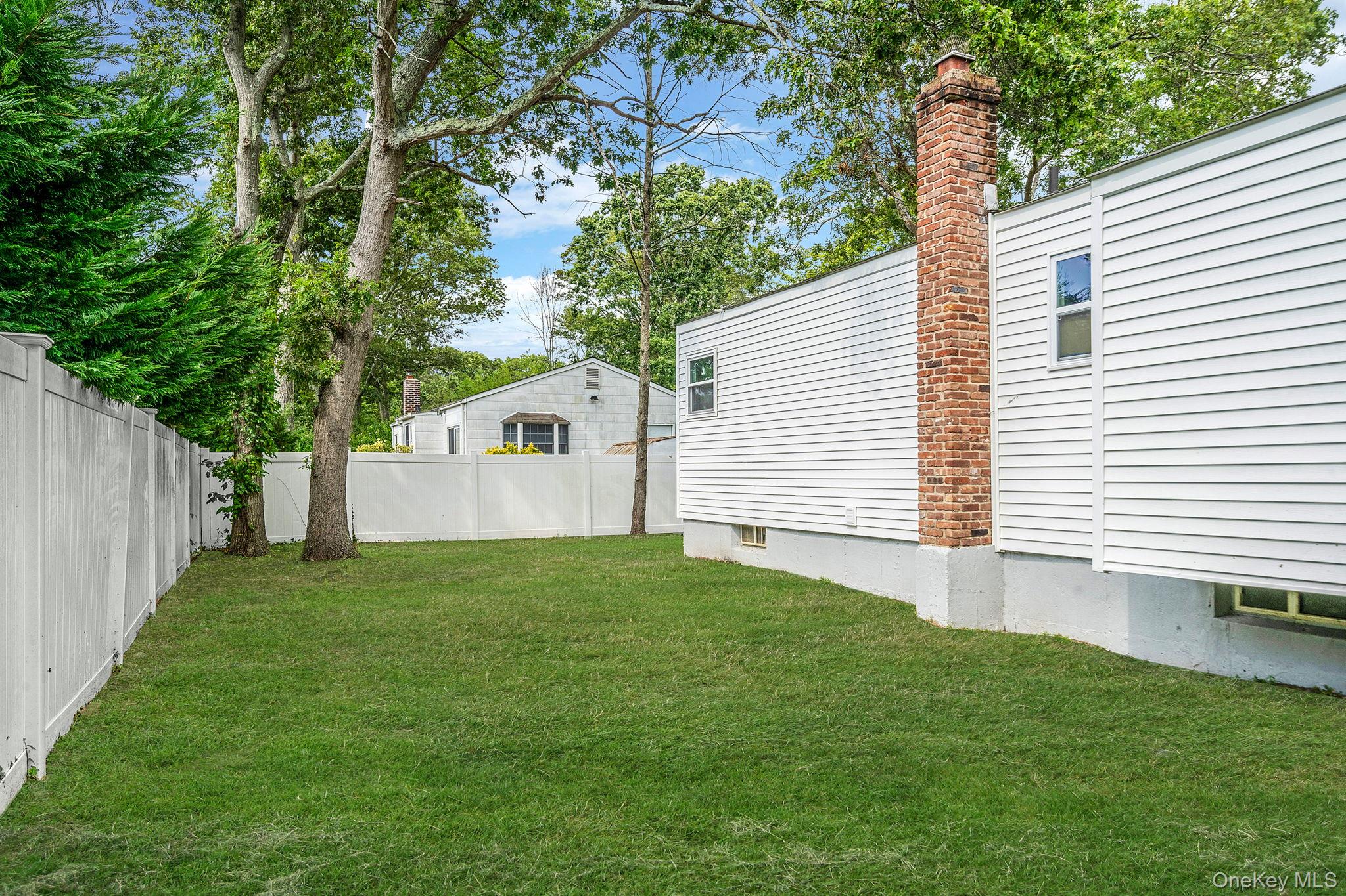 220 Peekskill Avenue, Medford, NY 11763