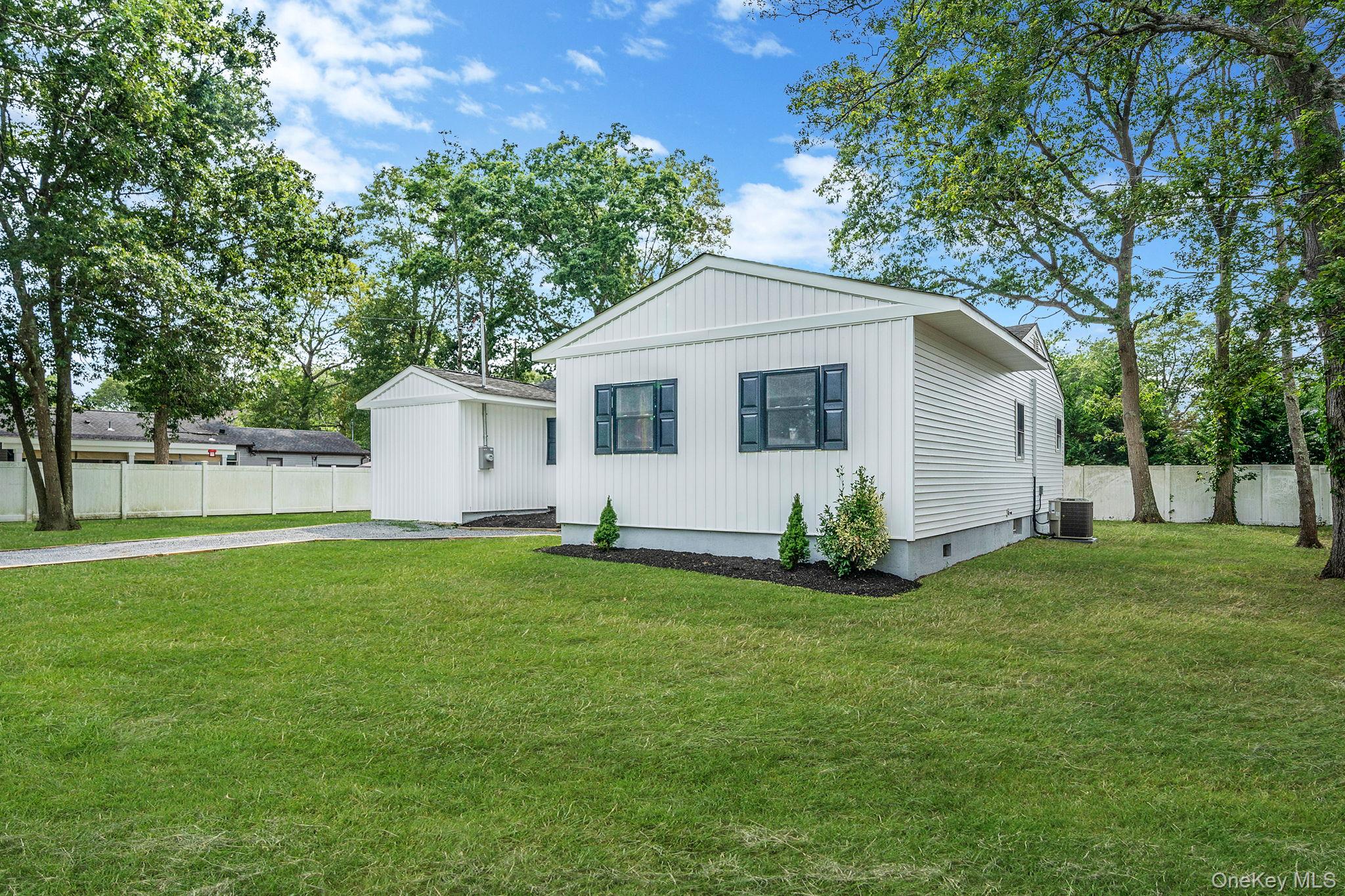 220 Peekskill Avenue, Medford, NY 11763