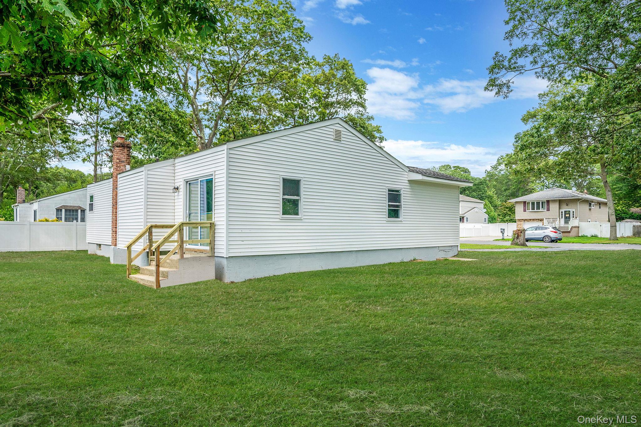 220 Peekskill Avenue, Medford, NY 11763