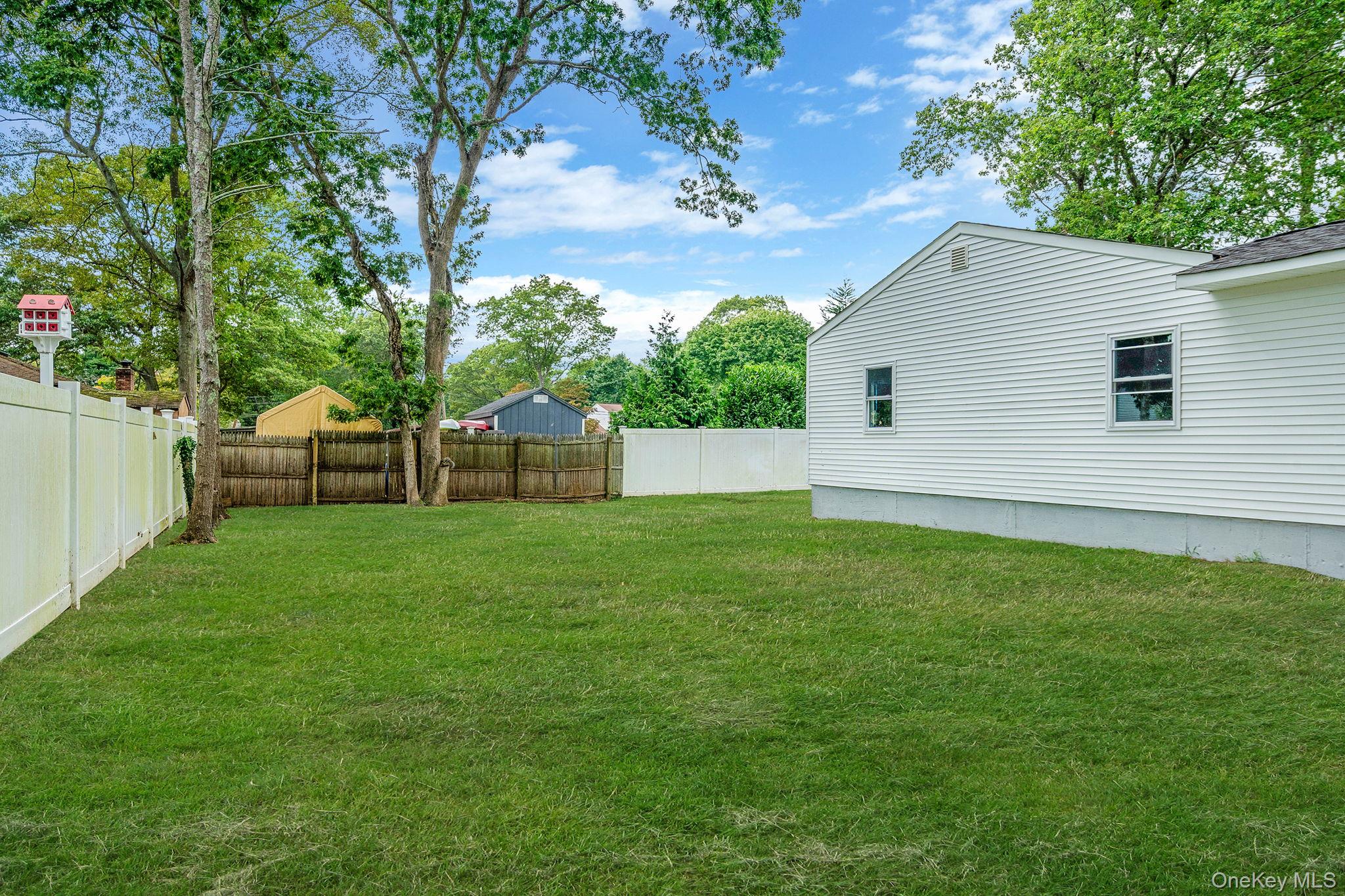 220 Peekskill Avenue, Medford, NY 11763