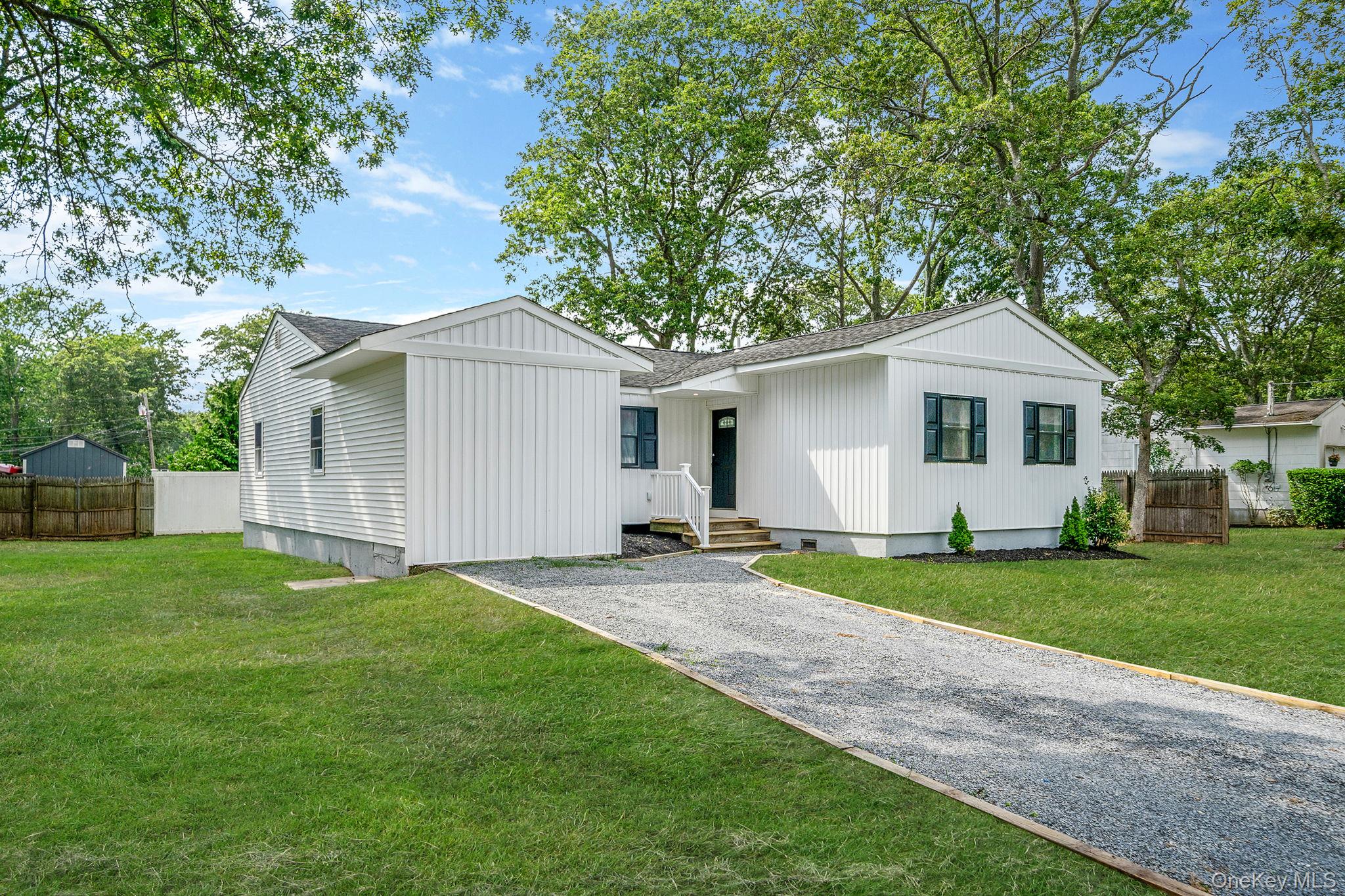 220 Peekskill Avenue, Medford, NY 11763