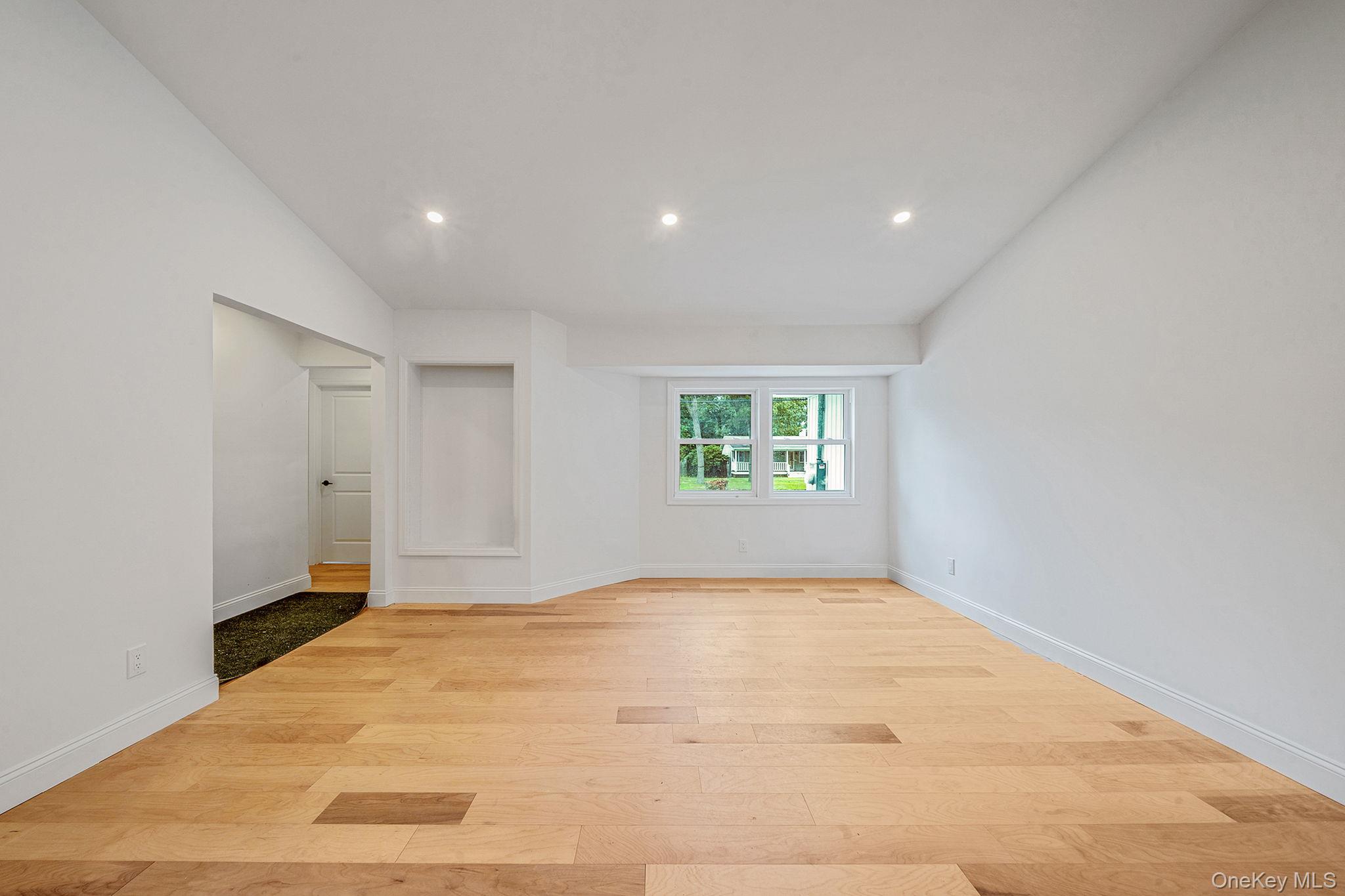 220 Peekskill Avenue, Medford, NY 11763