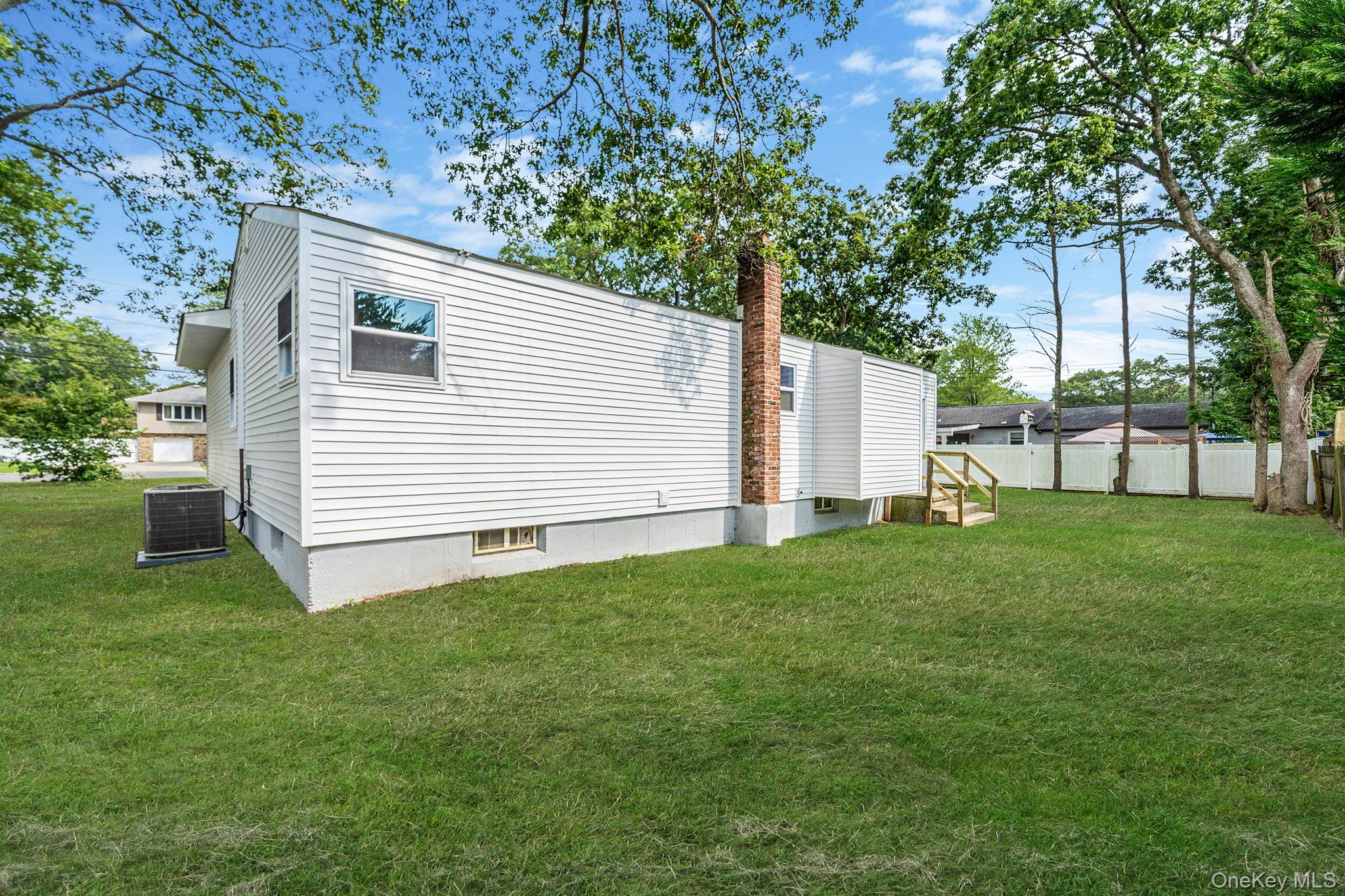 220 Peekskill Avenue, Medford, NY 11763