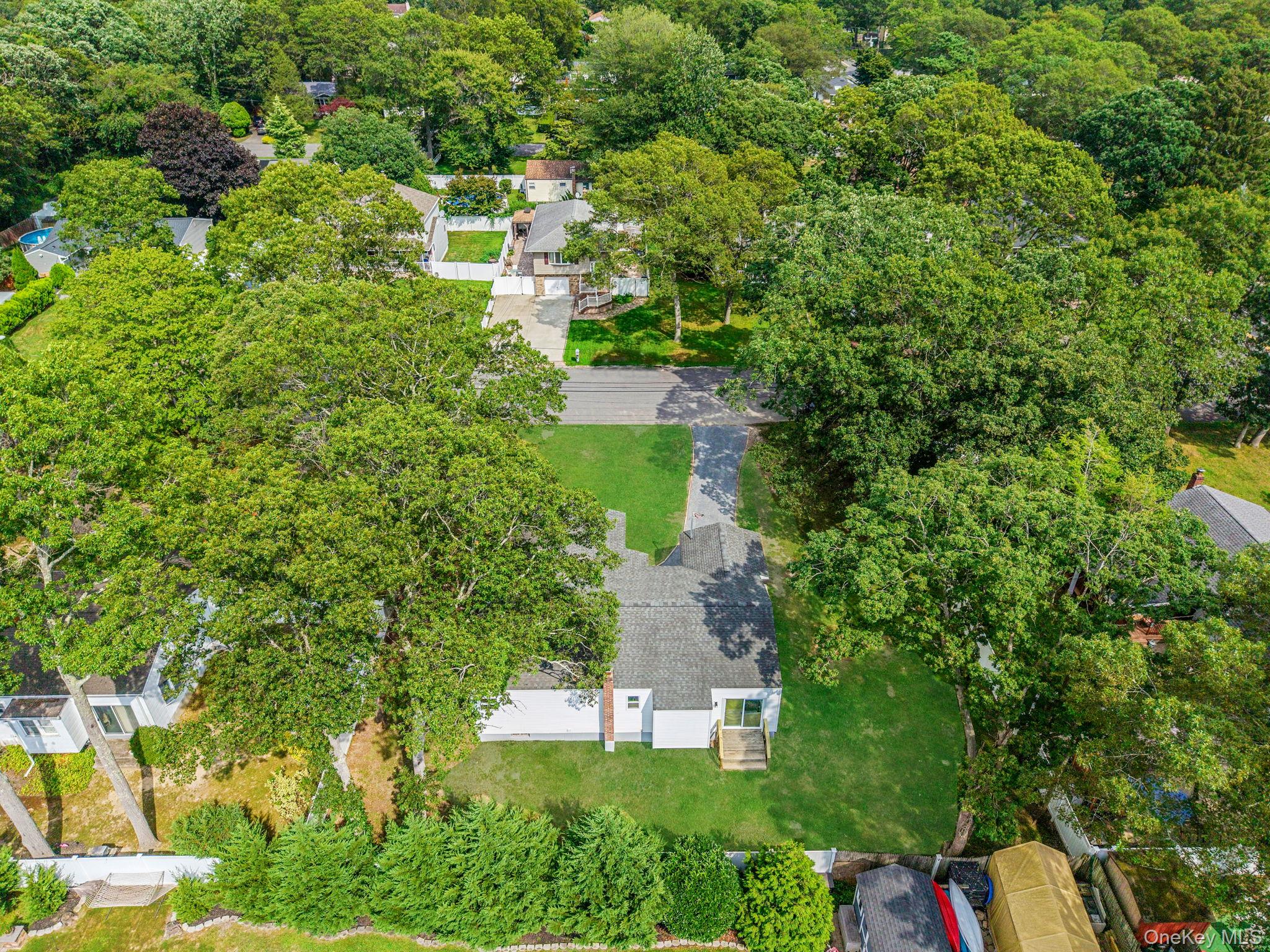 220 Peekskill Avenue, Medford, NY 11763