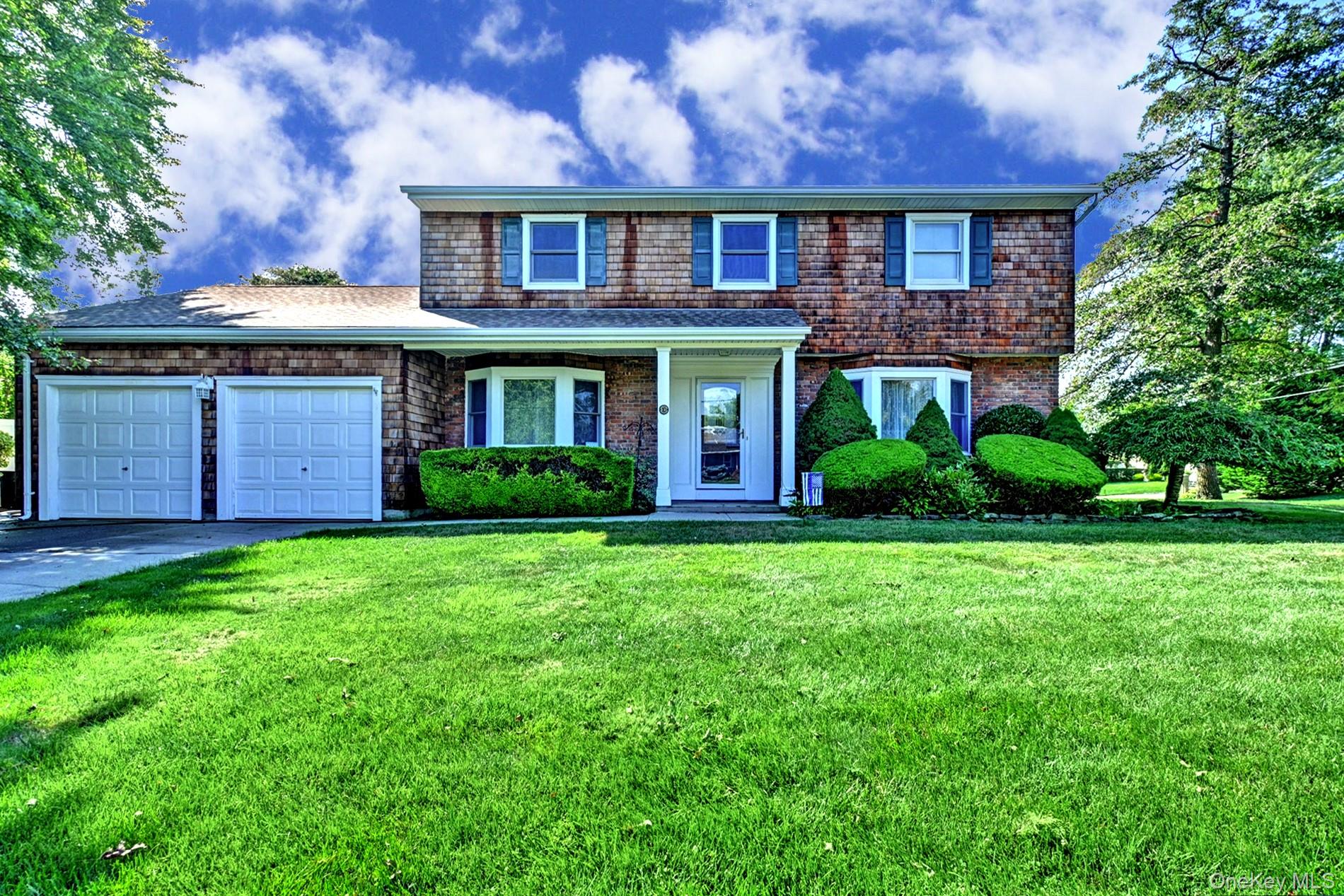 10 Laurel Road, Oakdale, NY 11769
