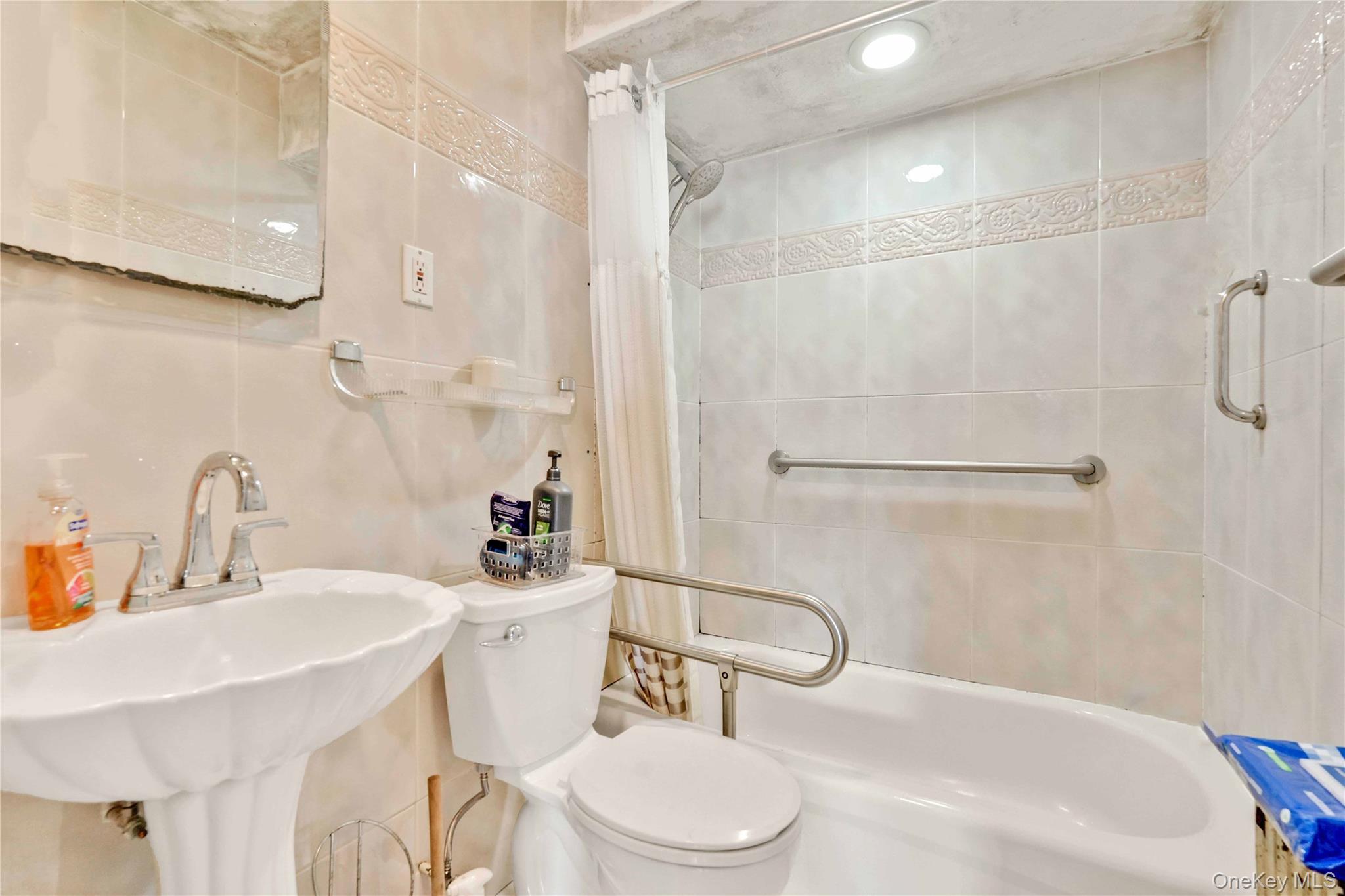 2347 Roosevelt Avenue, East Meadow, NY 11554