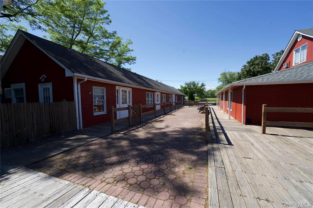 3225 Sound Avenue, Riverhead, NY 11901