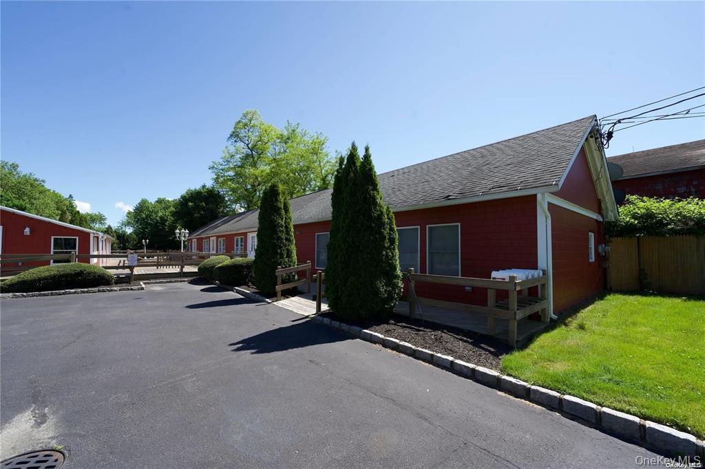 3225 Sound Avenue, Riverhead, NY 11901