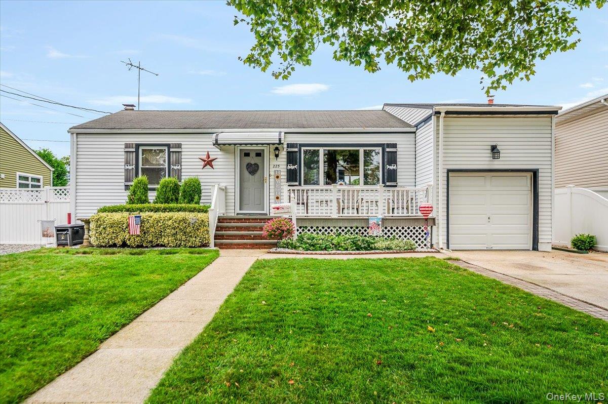 225 Granada Parkway, Lindenhurst, NY 11757