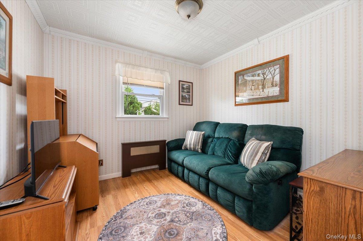 225 Granada Parkway, Lindenhurst, NY 11757