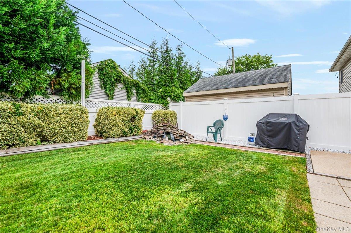 225 Granada Parkway, Lindenhurst, NY 11757