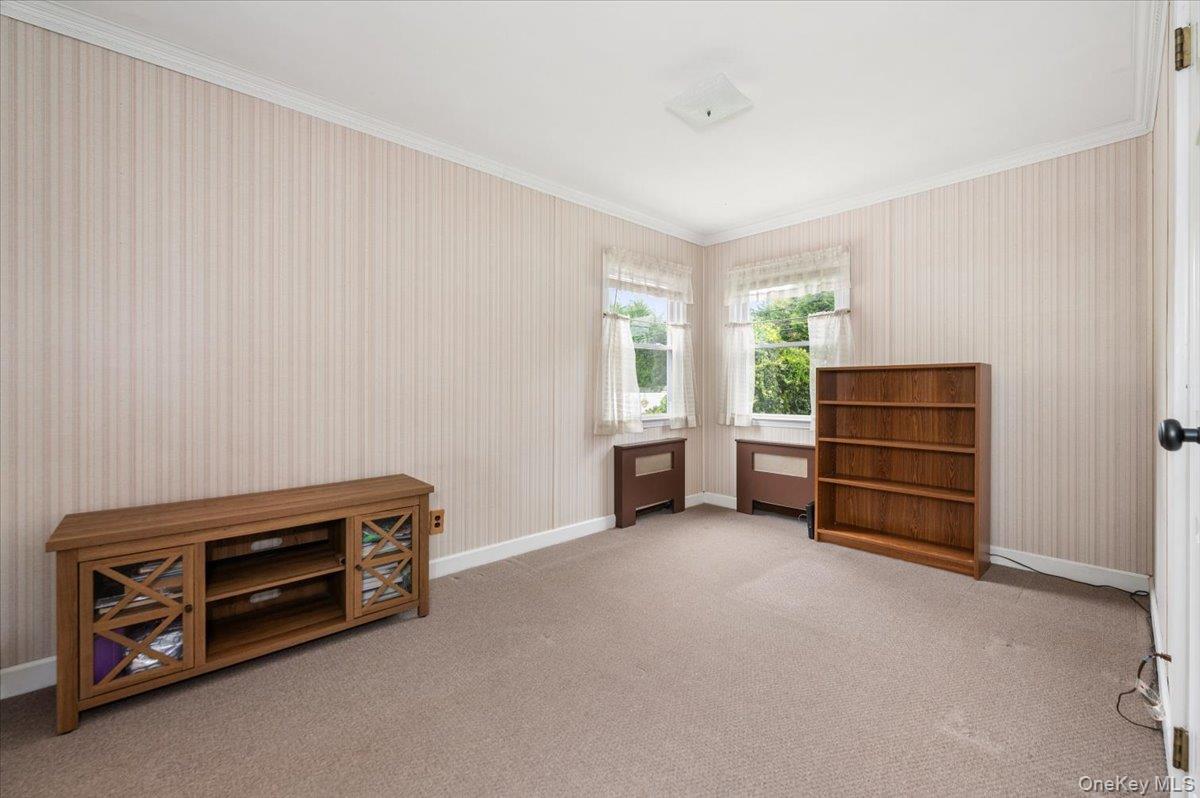 225 Granada Parkway, Lindenhurst, NY 11757