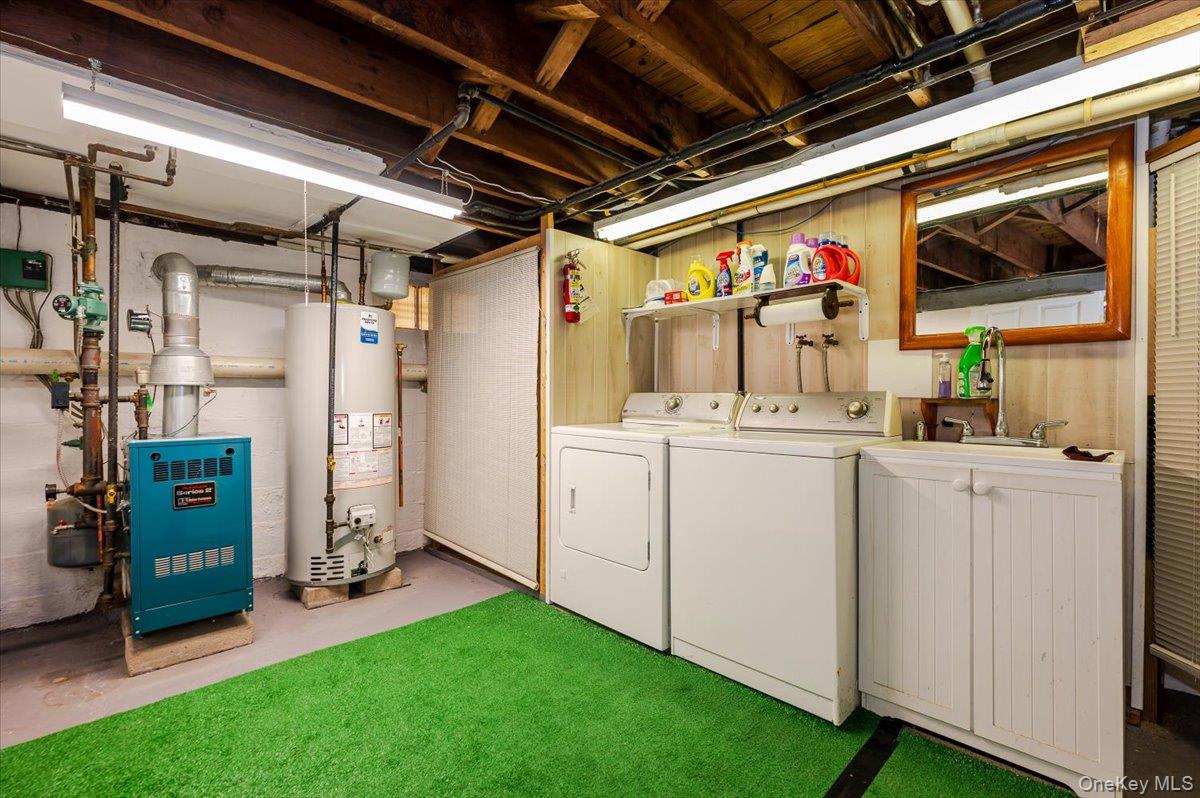 225 Granada Parkway, Lindenhurst, NY 11757