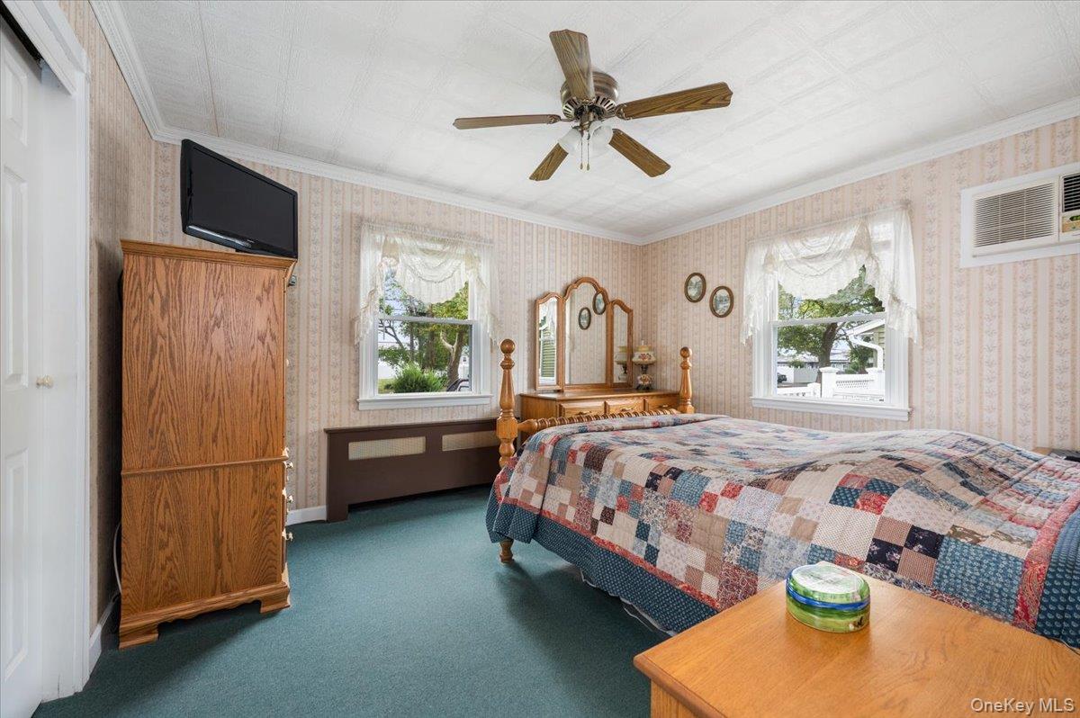 225 Granada Parkway, Lindenhurst, NY 11757