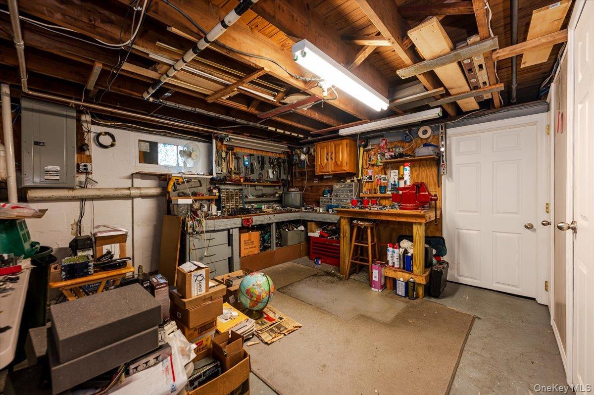 225 Granada Parkway, Lindenhurst, NY 11757