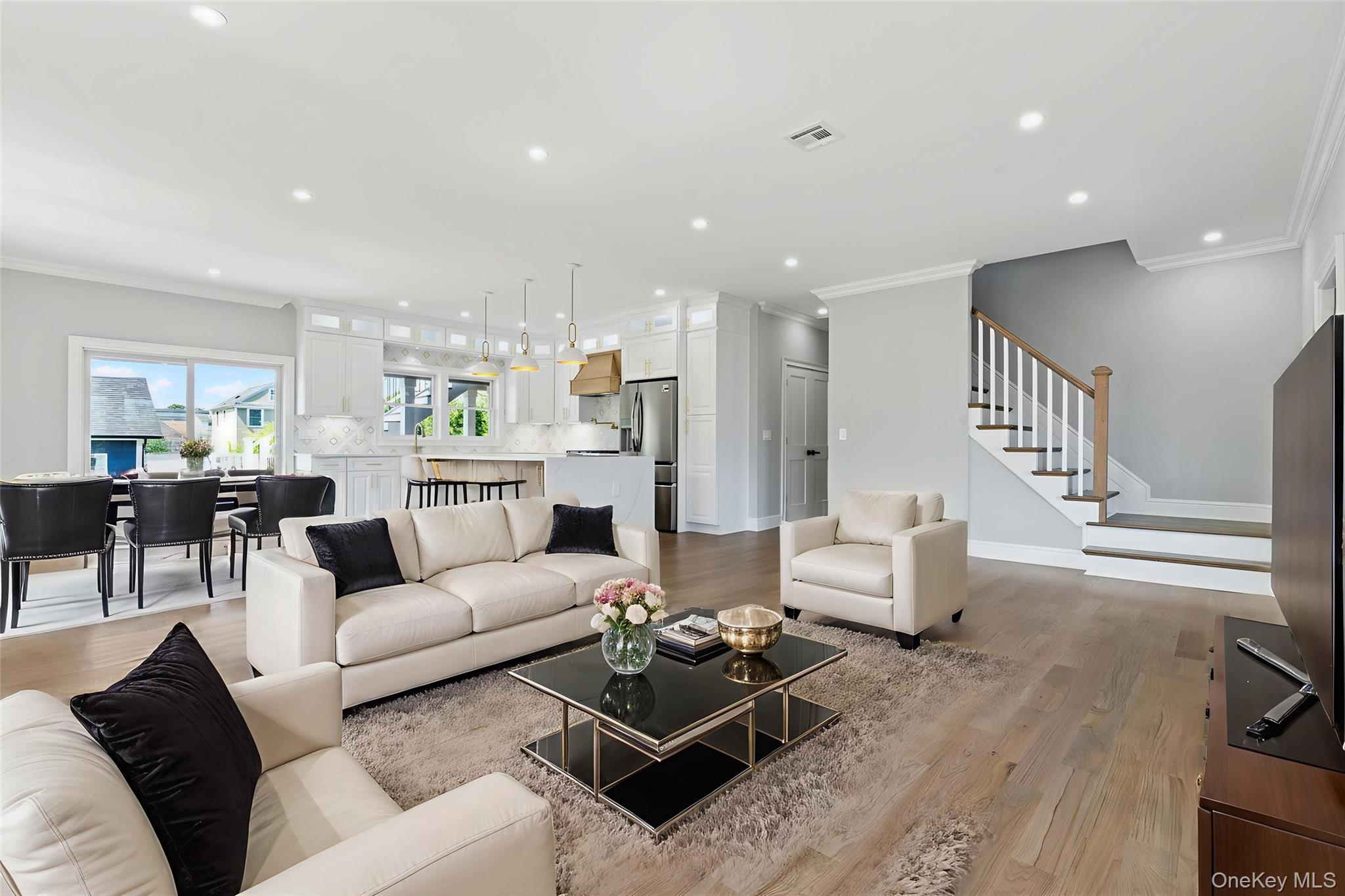 7 S Bay Avenue, Bay Shore, NY 11706