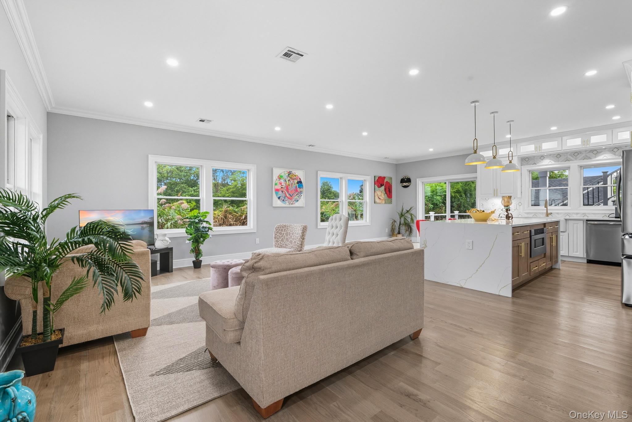 7 S Bay Avenue, Bay Shore, NY 11706