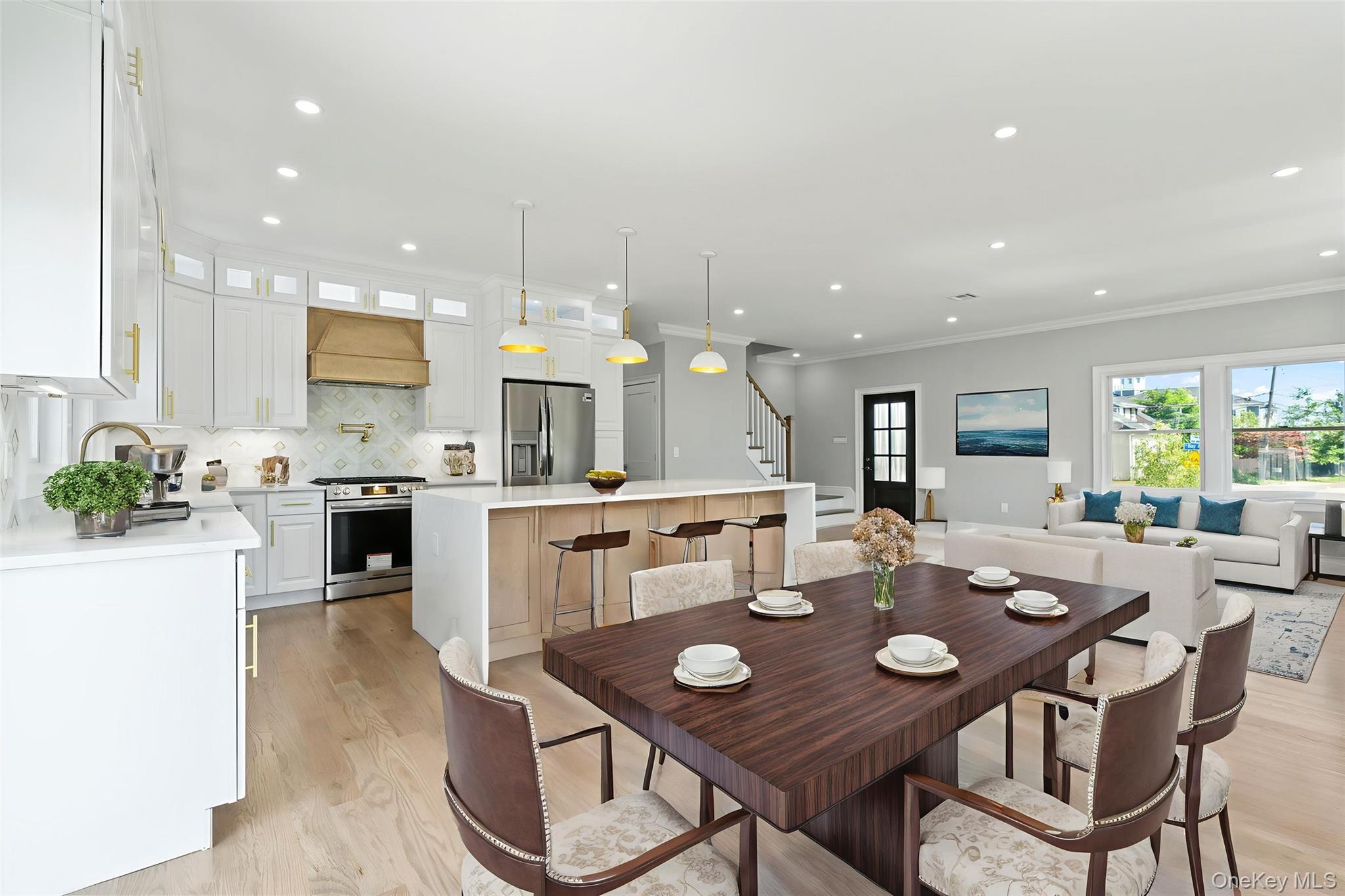 7 S Bay Avenue, Bay Shore, NY 11706