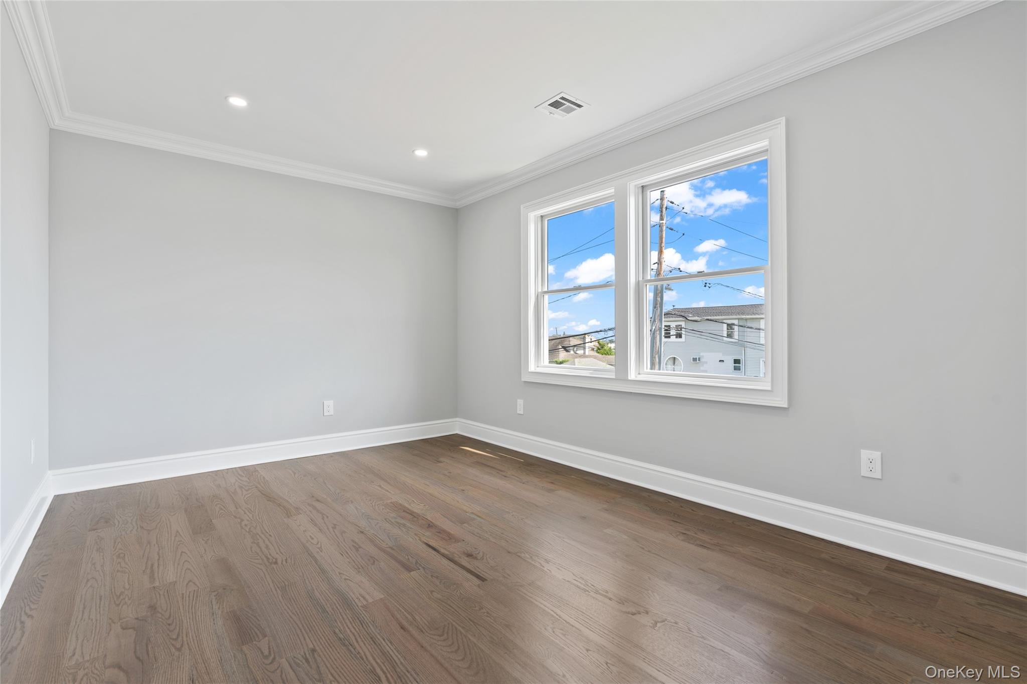 7 S Bay Avenue, Bay Shore, NY 11706