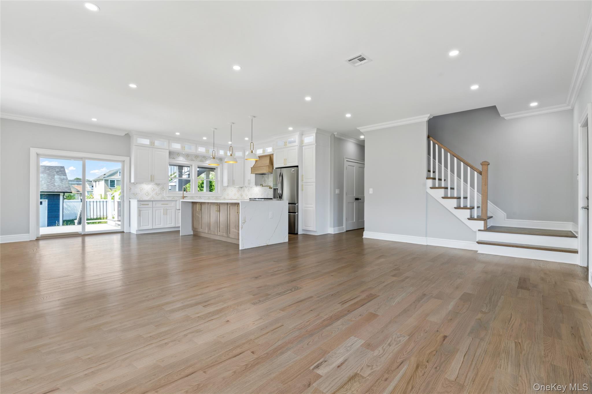 7 S Bay Avenue, Bay Shore, NY 11706