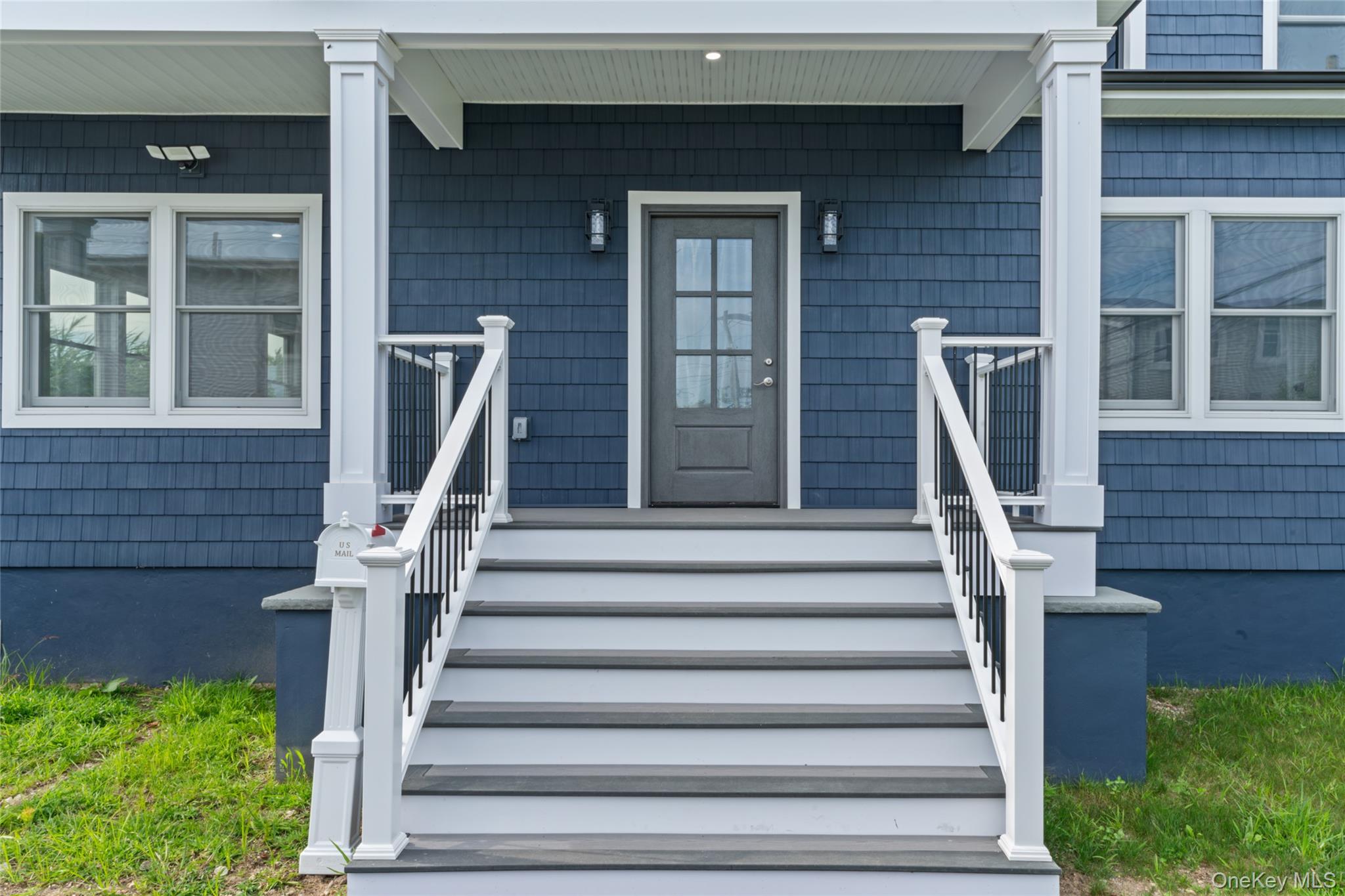 7 S Bay Avenue, Bay Shore, NY 11706