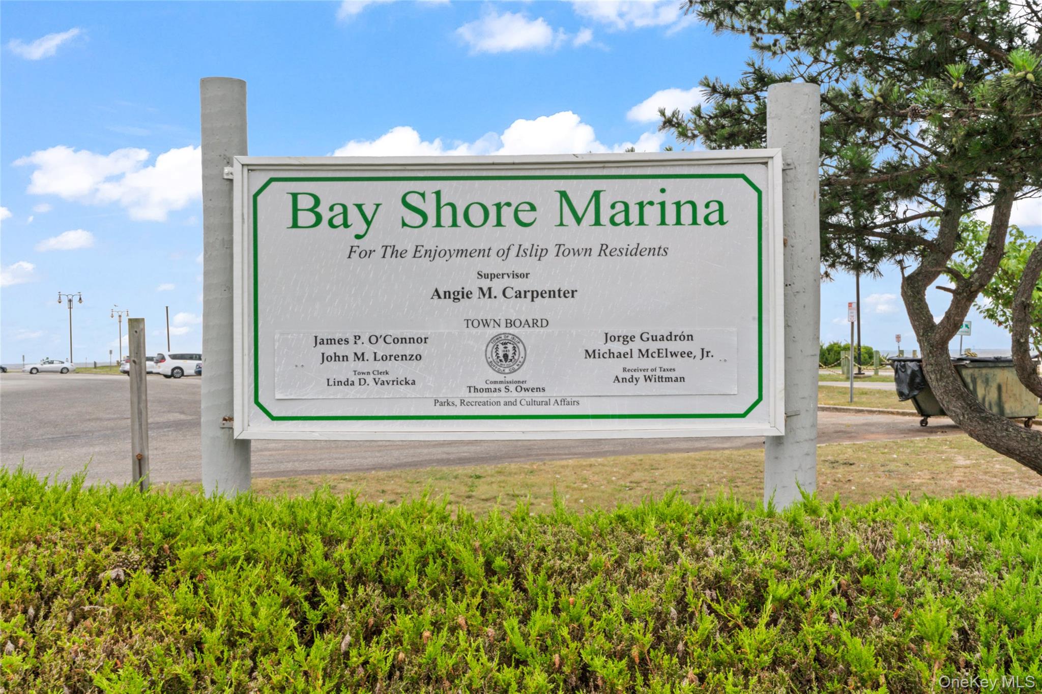 7 S Bay Avenue, Bay Shore, NY 11706