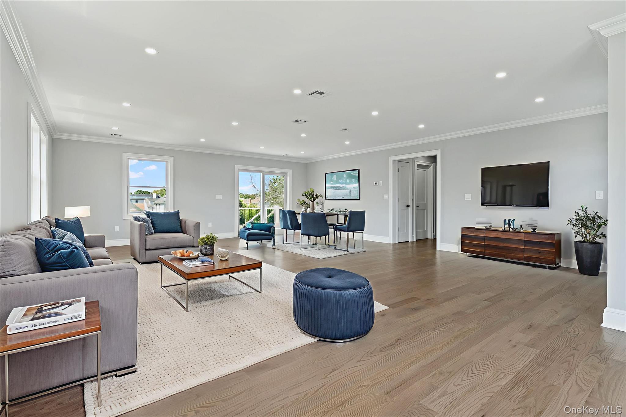 7 S Bay Avenue, Bay Shore, NY 11706