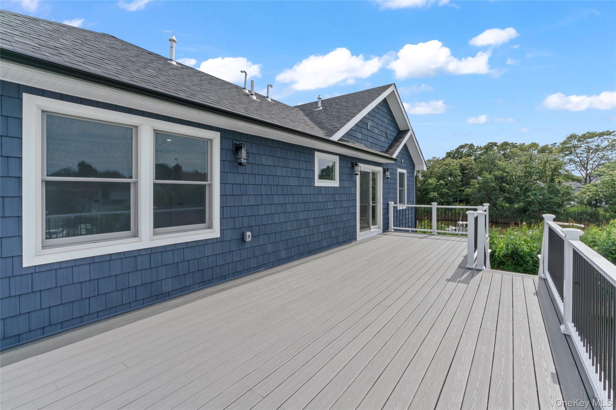 7 S Bay Avenue, Bay Shore, NY 11706