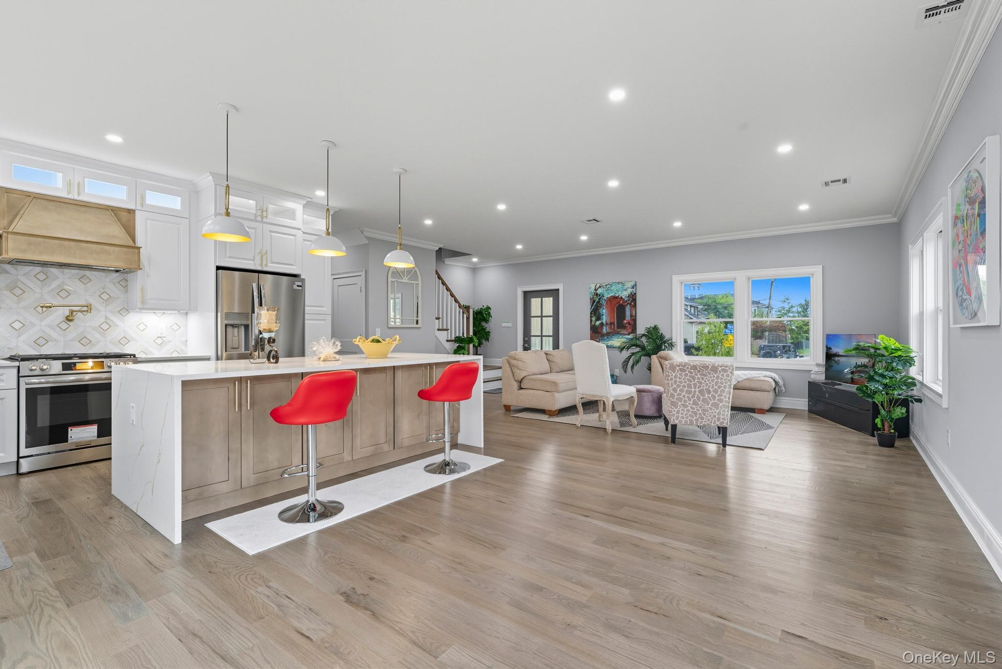 7 S Bay Avenue, Bay Shore, NY 11706