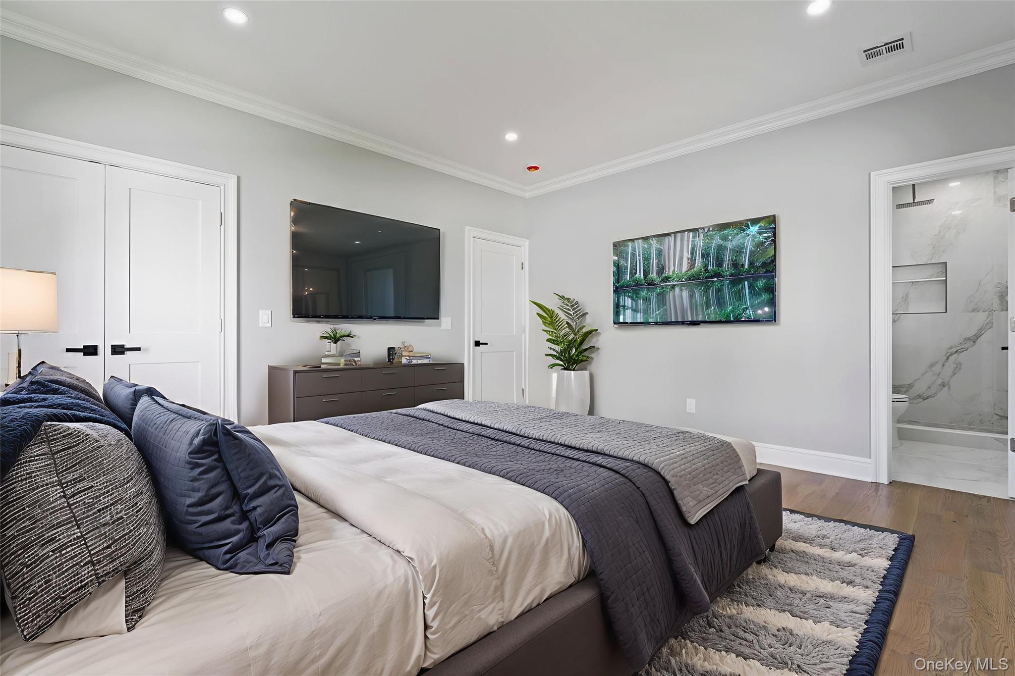 7 S Bay Avenue, Bay Shore, NY 11706