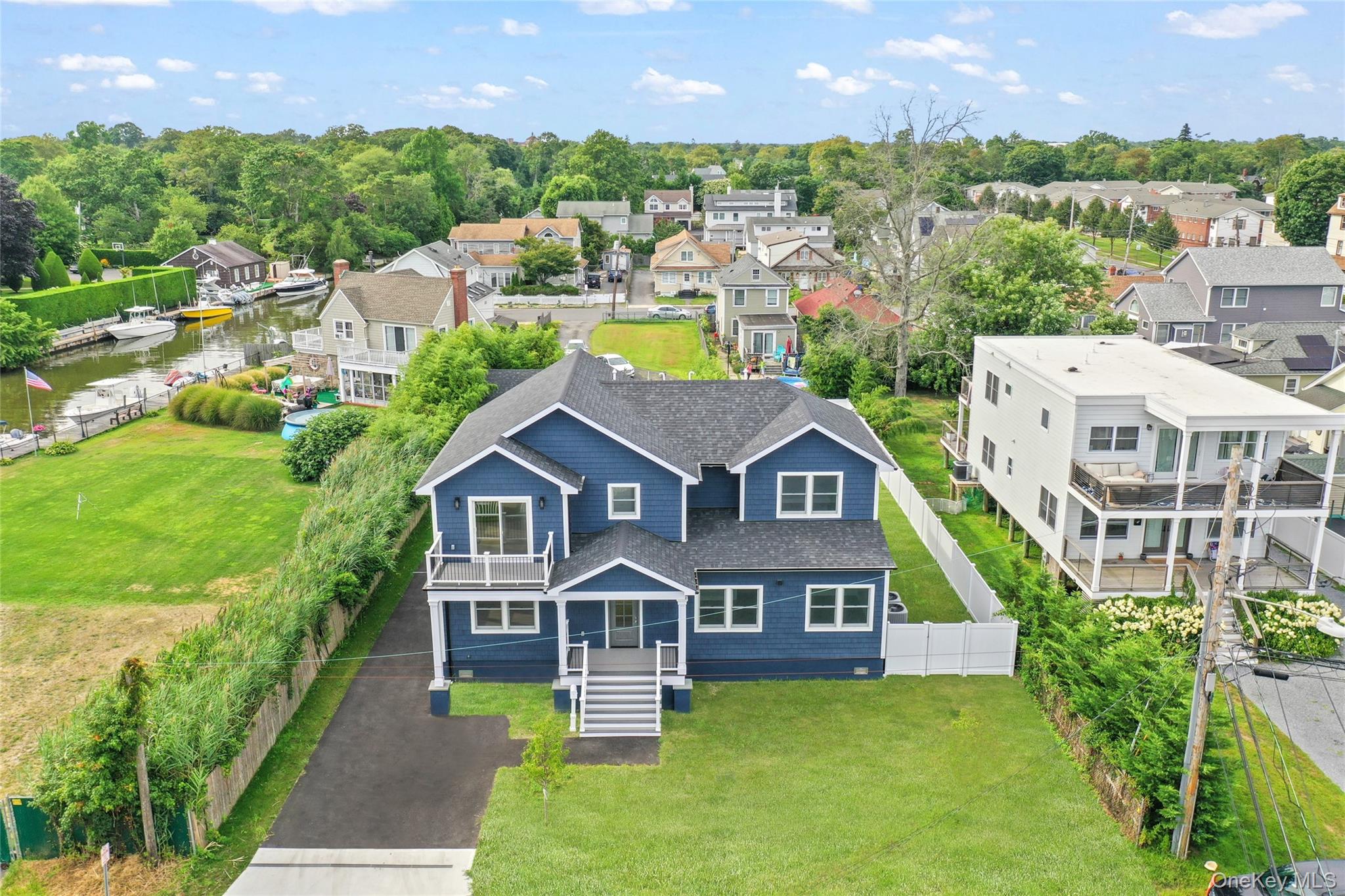 7 S Bay Avenue, Bay Shore, NY 11706