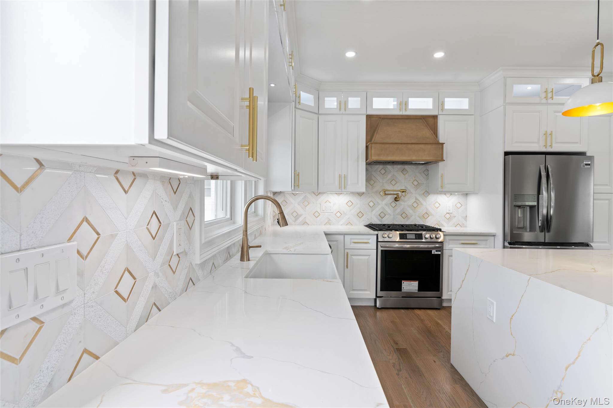 7 S Bay Avenue, Bay Shore, NY 11706