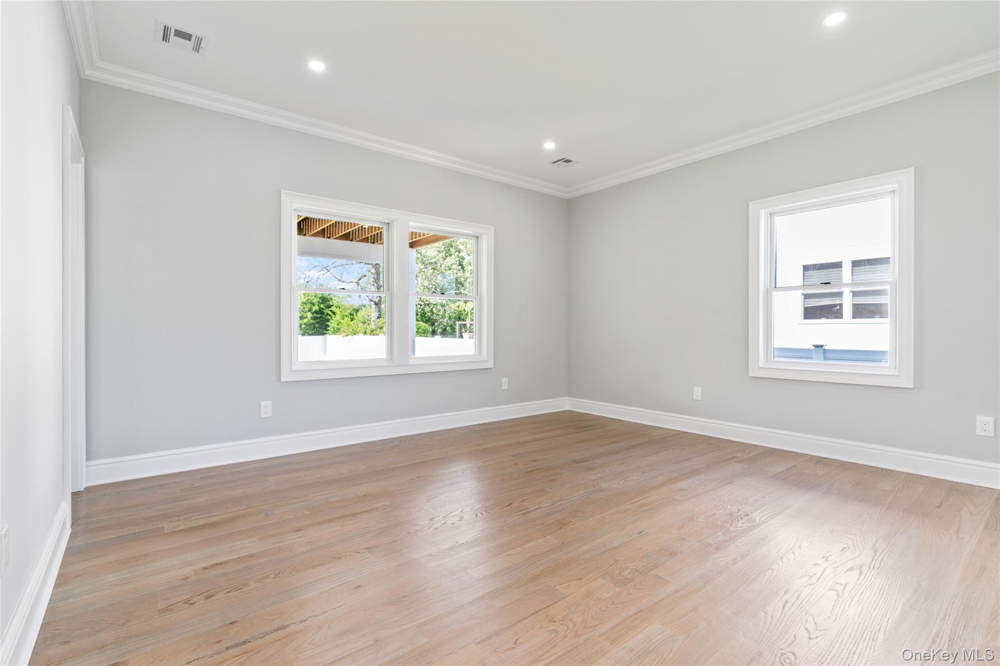 7 S Bay Avenue, Bay Shore, NY 11706