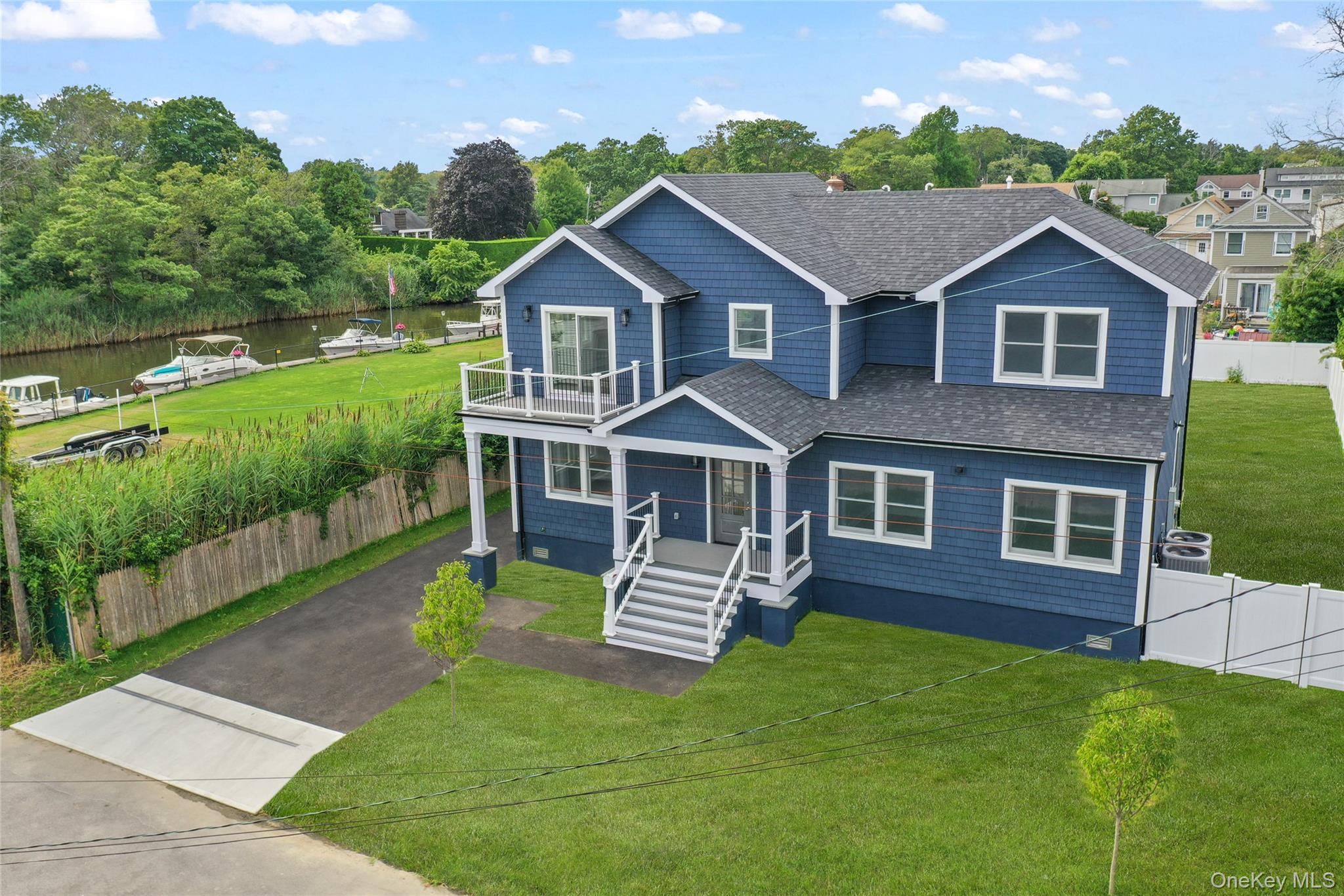 7 S Bay Avenue, Bay Shore, NY 11706