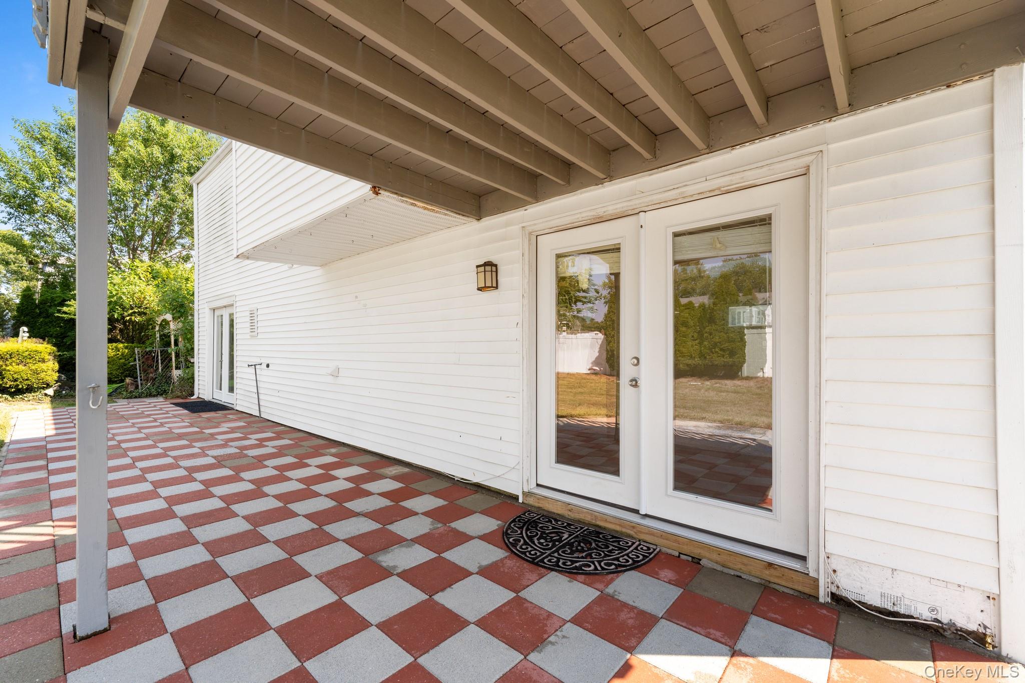 109 Remington Avenue, Selden, NY 11784