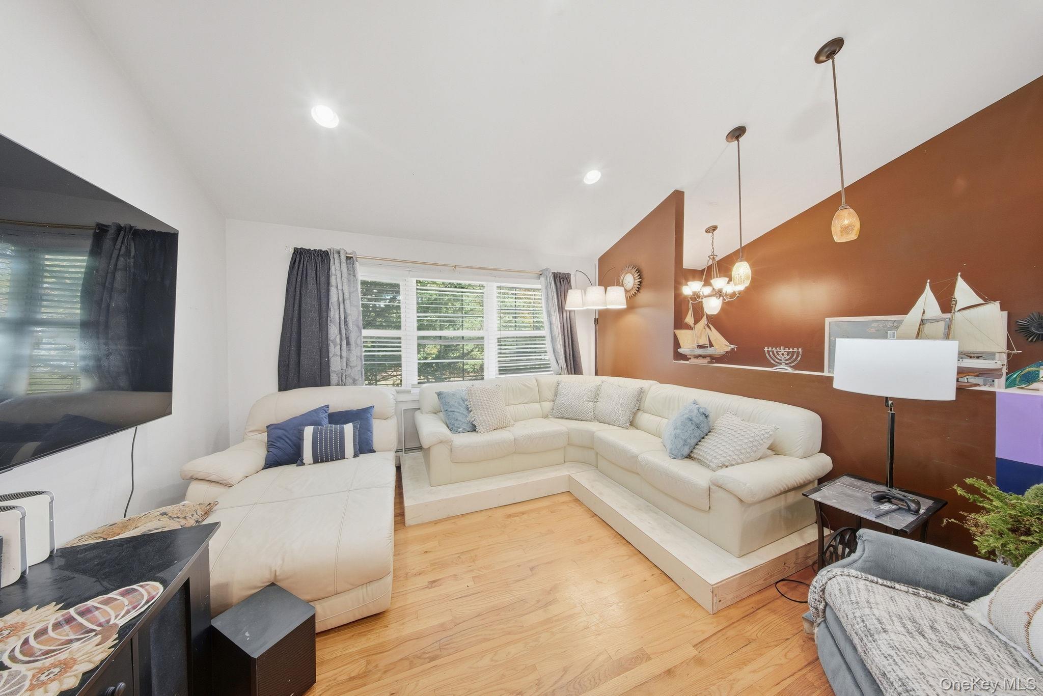 7 Dussenbury Drive, Florida, NY 10921