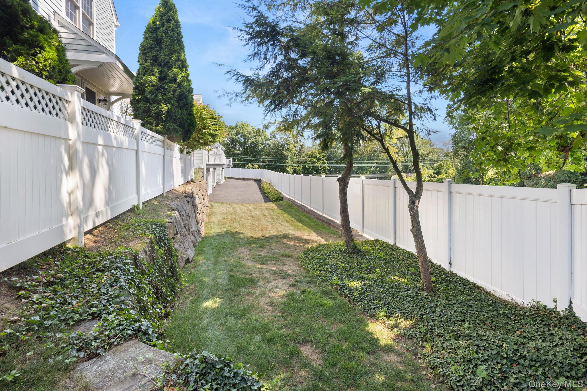 193 Hamilton Avenue # 20, Greenwich, CT 06830