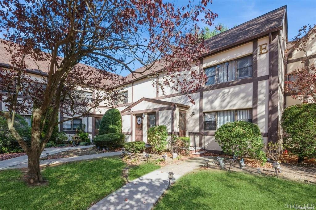 109 Fifteenth Street # D2, Garden City, NY 11530