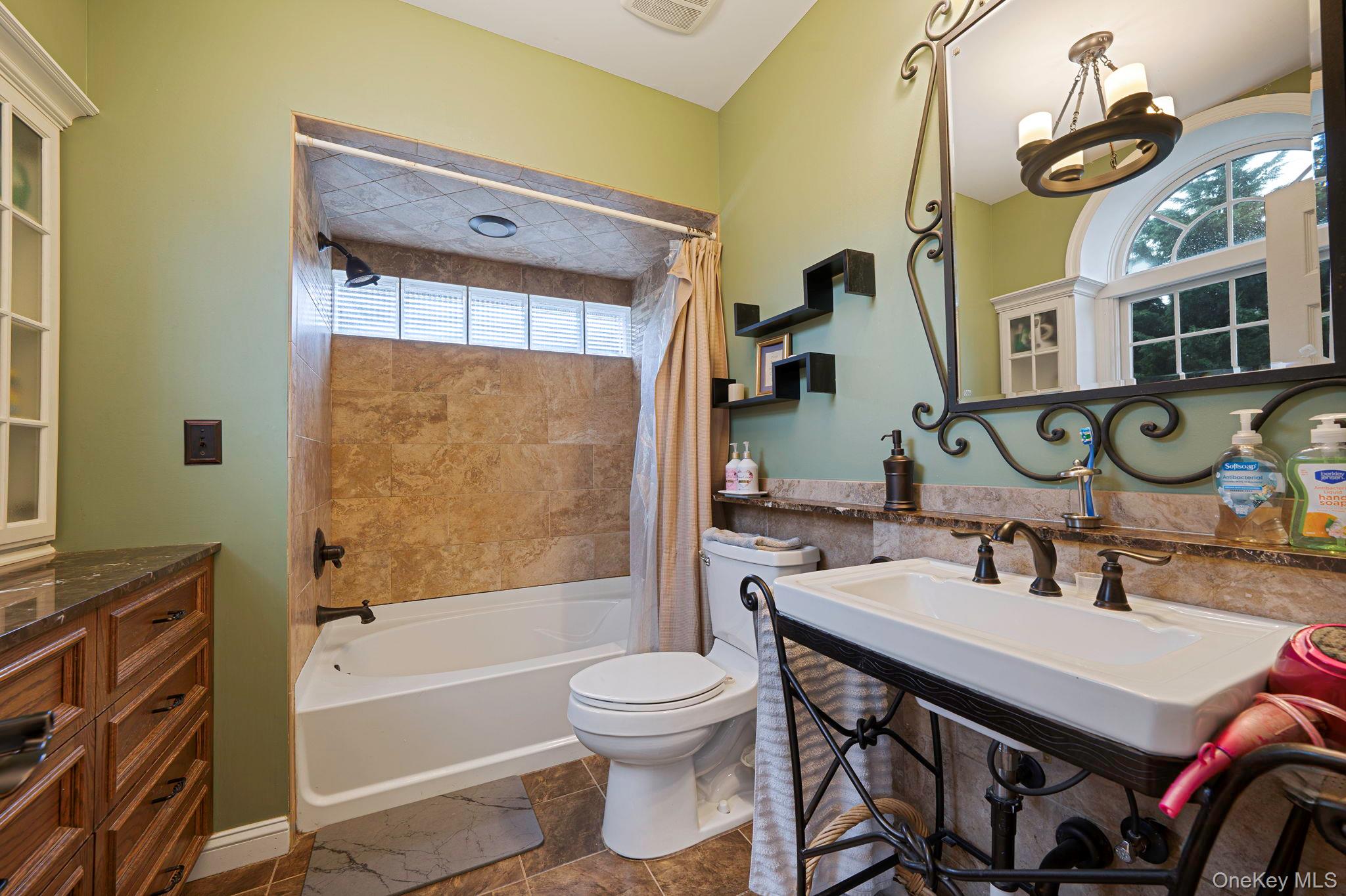 10 Spyglass Lane, East Setauket, NY 11733