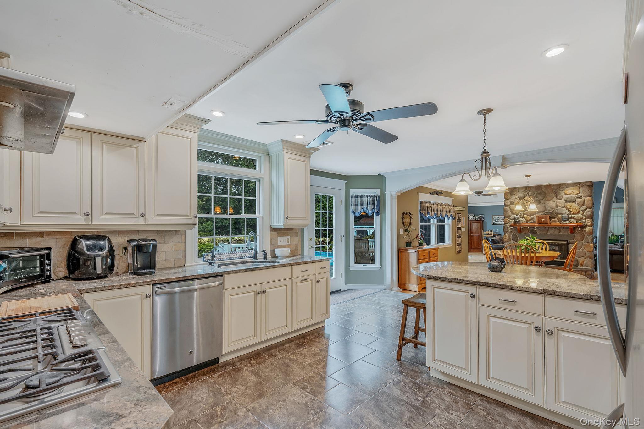 10 Spyglass Lane, East Setauket, NY 11733