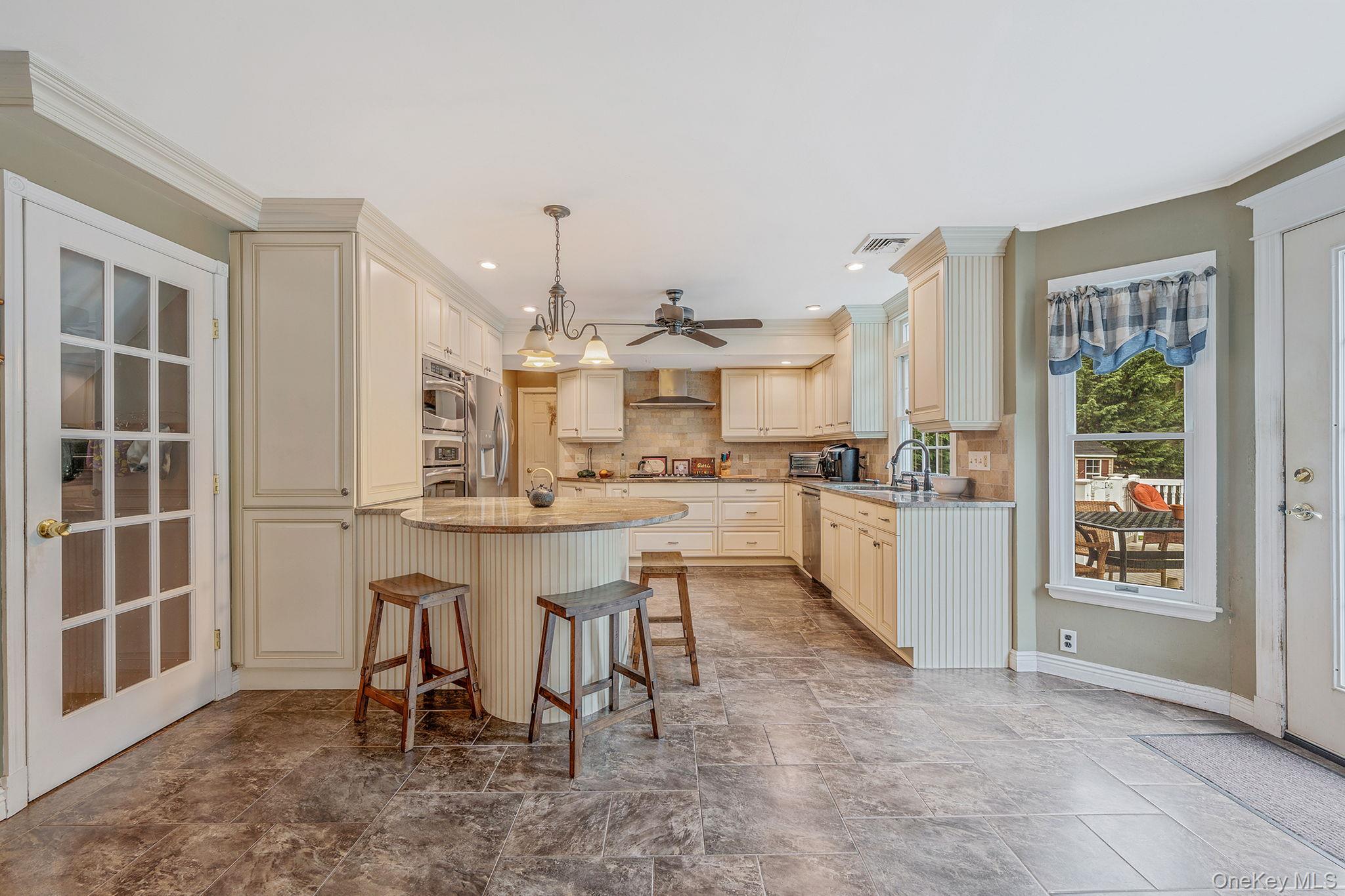 10 Spyglass Lane, East Setauket, NY 11733