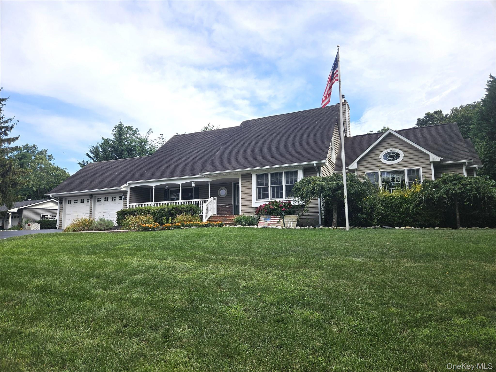 10 Spyglass Lane, East Setauket, NY 11733