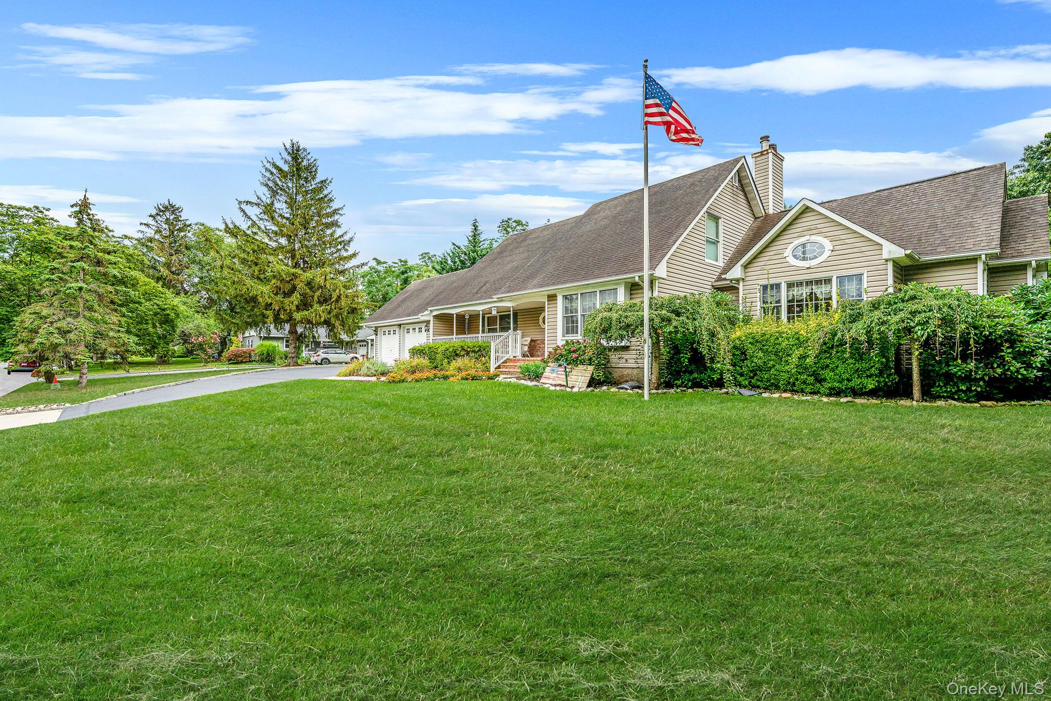 10 Spyglass Lane, East Setauket, NY 11733