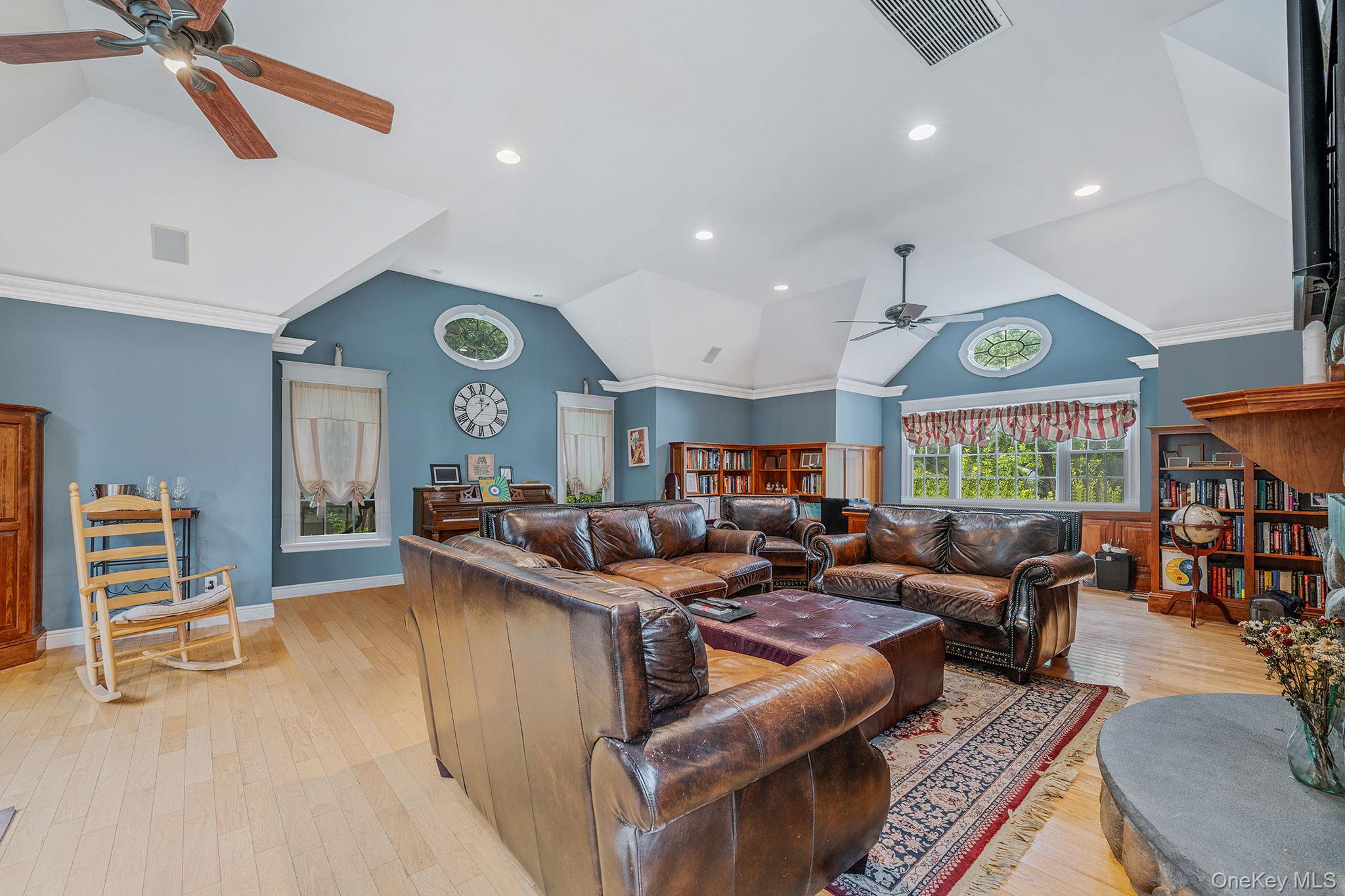 10 Spyglass Lane, East Setauket, NY 11733