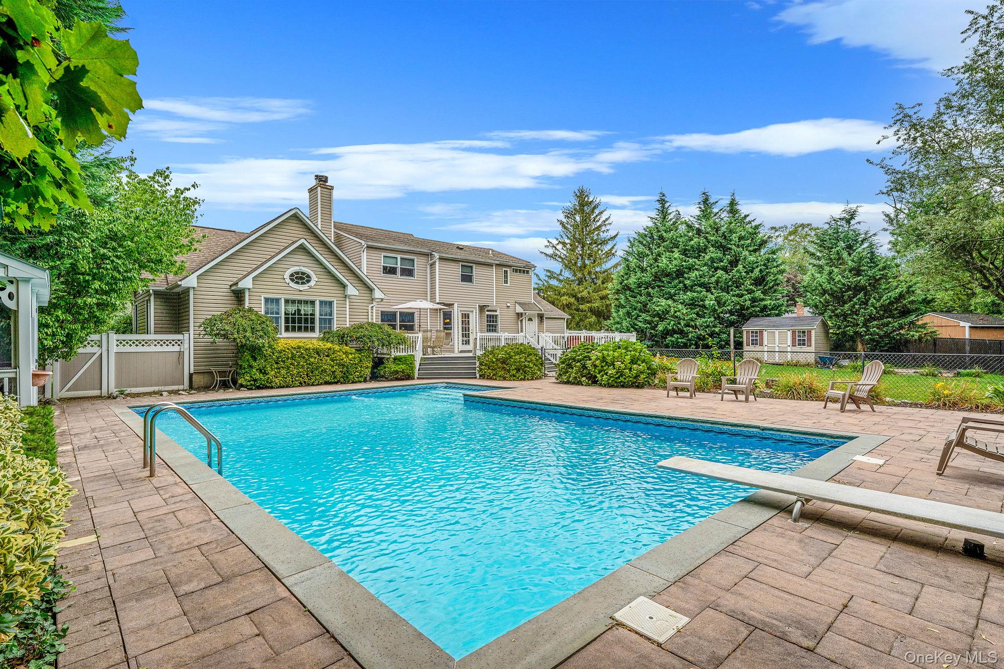 10 Spyglass Lane, East Setauket, NY 11733