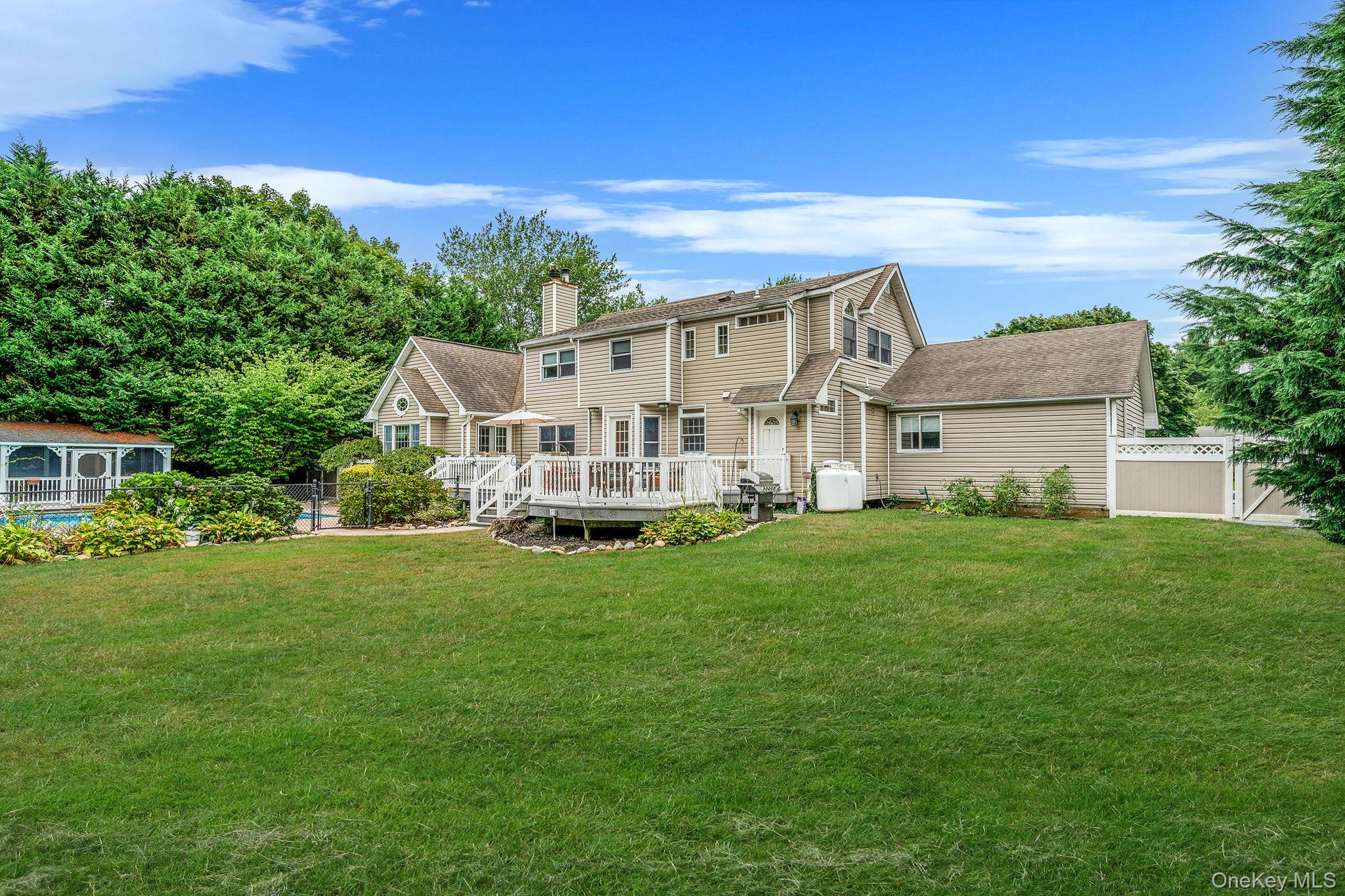 10 Spyglass Lane, East Setauket, NY 11733