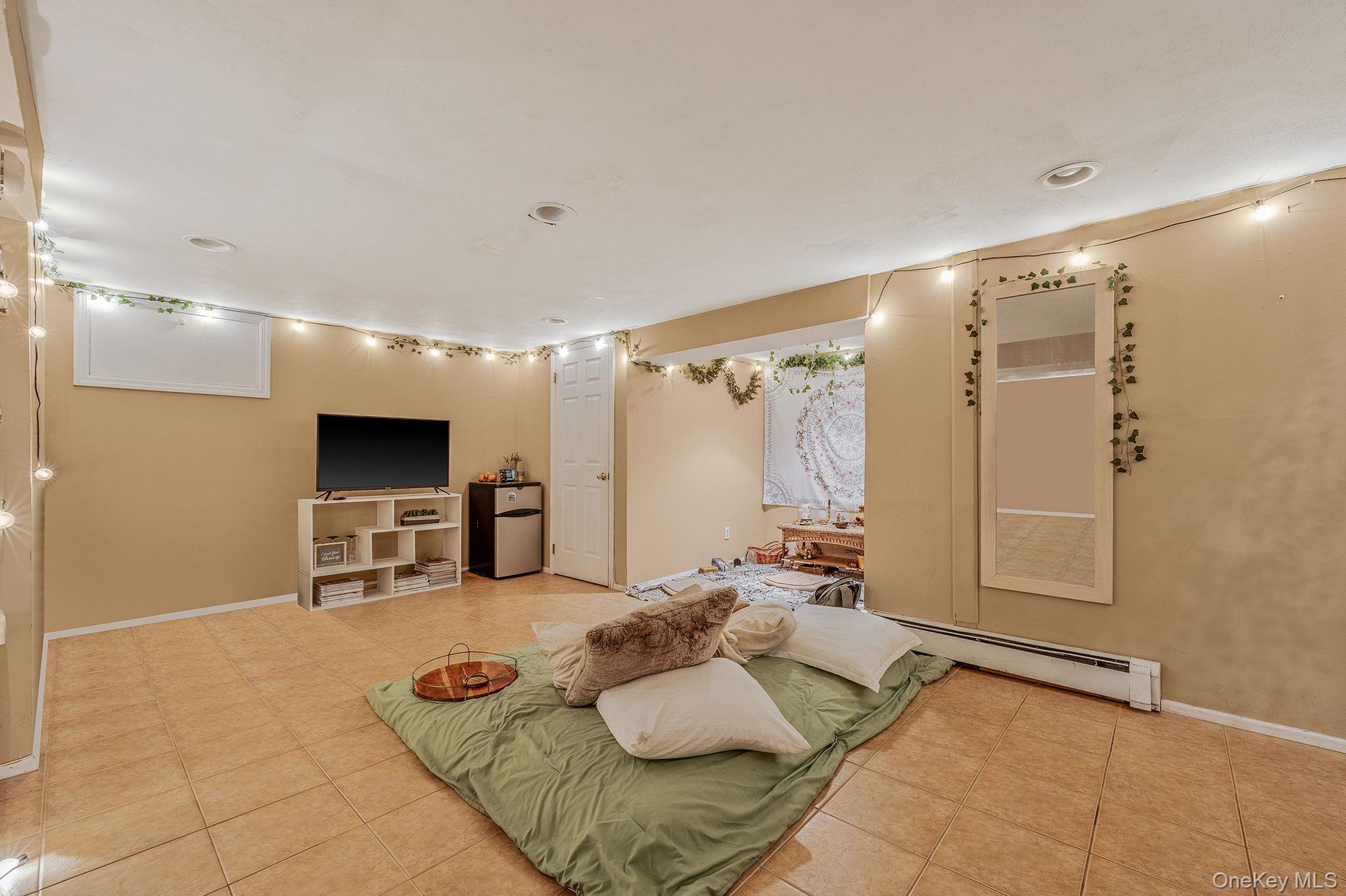 10 Spyglass Lane, East Setauket, NY 11733